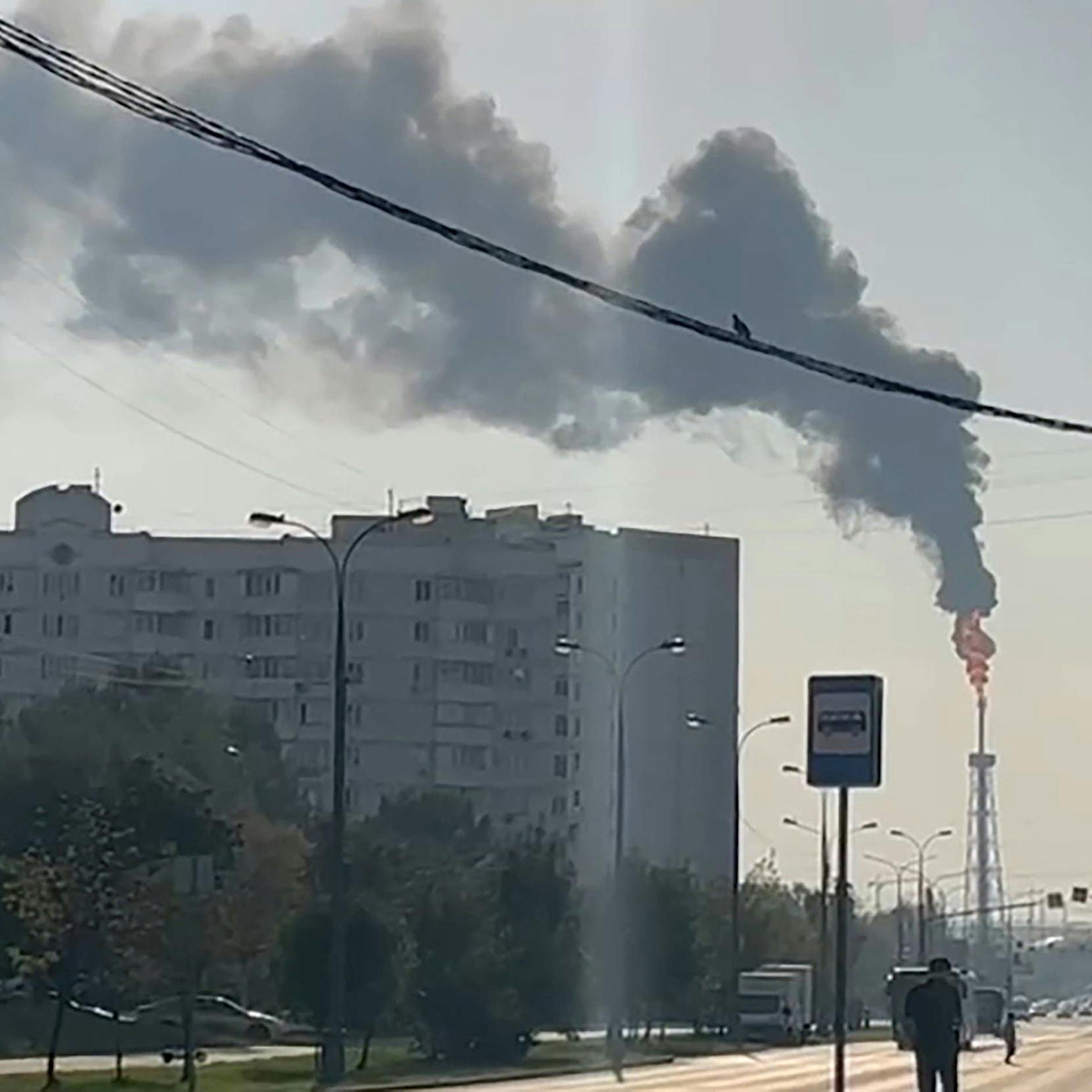 Russland: Videos zeigen „ukrainische Drohnenangriffe“ auf Kraftwerk und Ölraffinerie