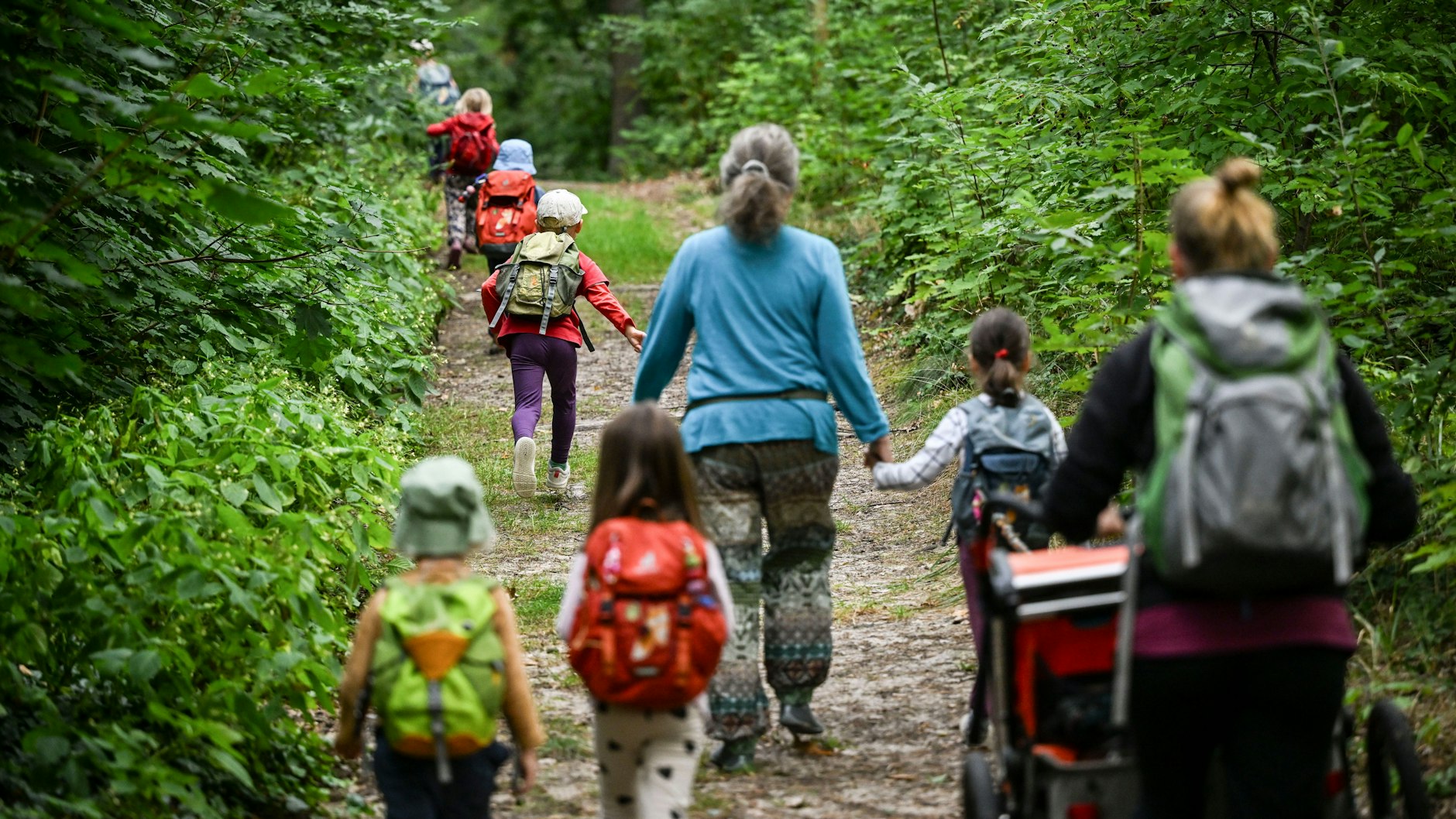 Waldkindergarten „Die Waldzwerge“: Schon früh am Morgen geht es raus in den Wald.
