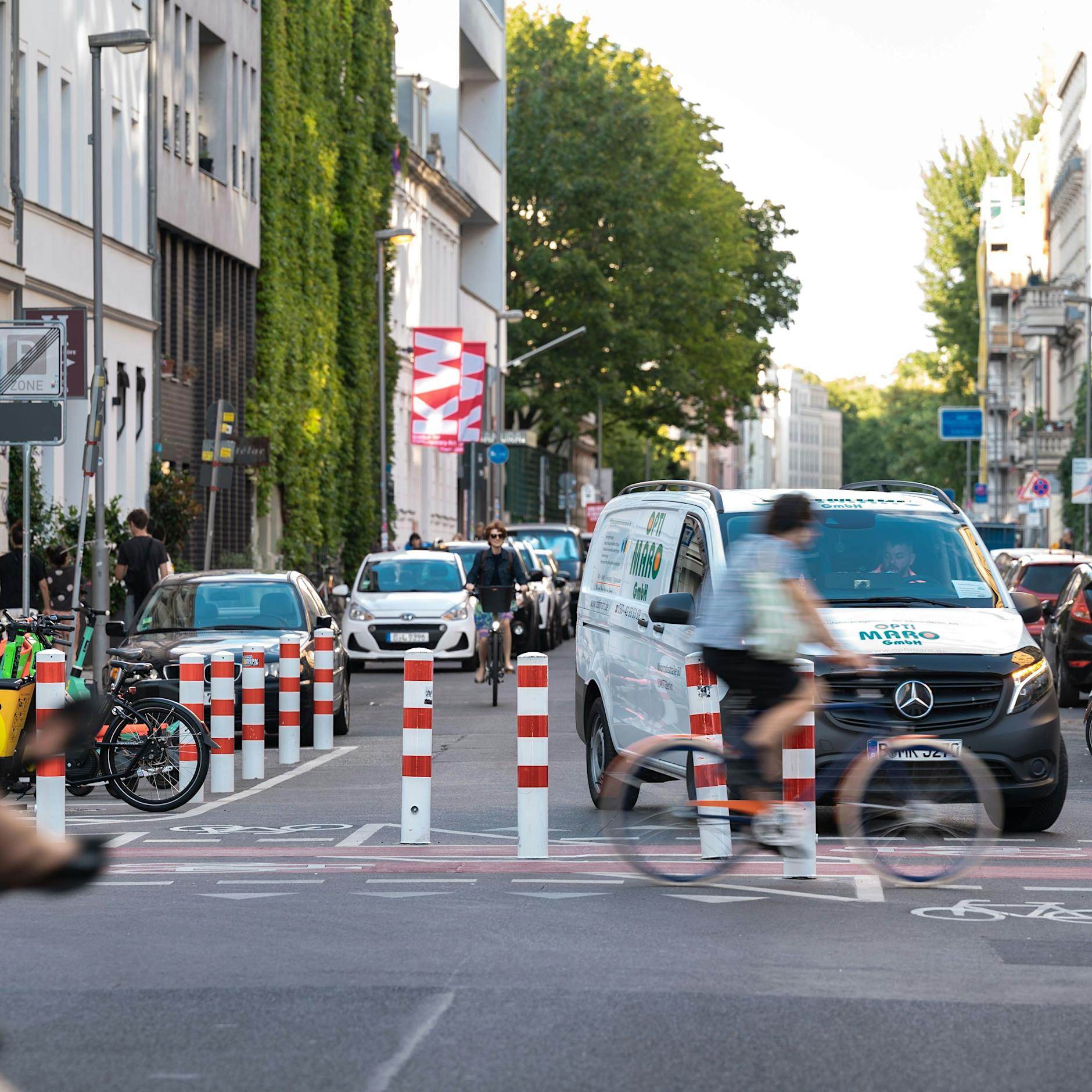 Lebensgefahr! Poller bremsen Feuerwehr und Rettungskräfte aus
