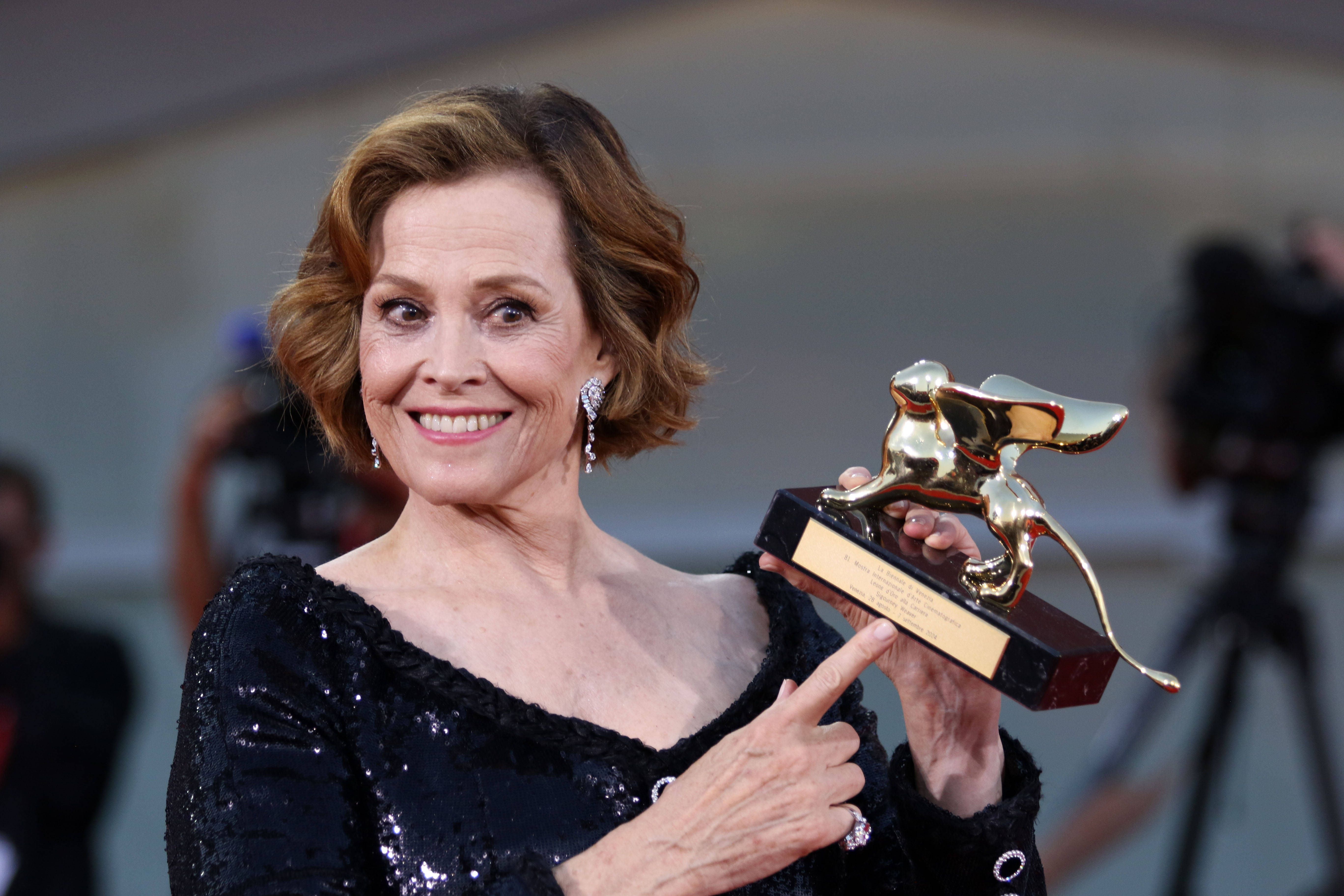 Tops und Flops aus Venedig: Sigourney Weaver als Discokugel, Nicole Kidman als Stehlampe