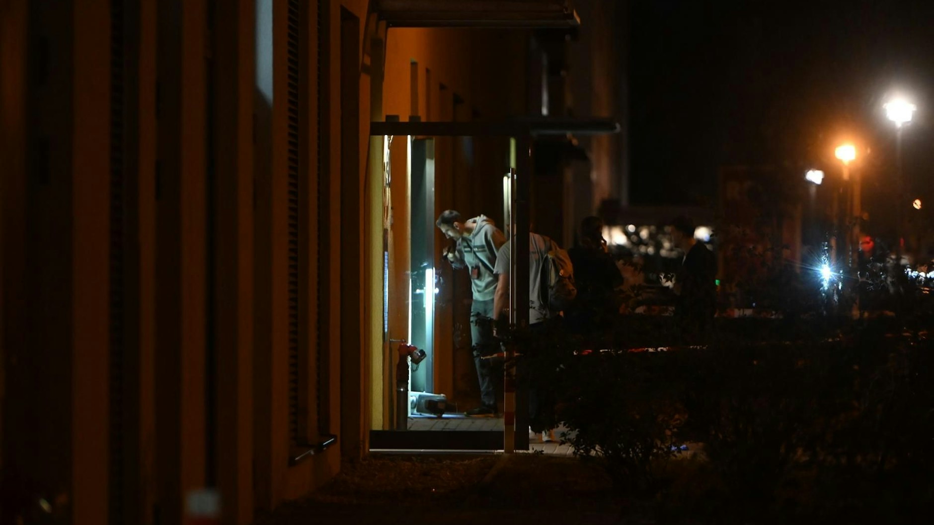Am 30. August wurde eine Frau in einem Hochhaus in der Dolgenseestraße in Friedrichsfelde von ihrem Ex-Partner niedergestochen.