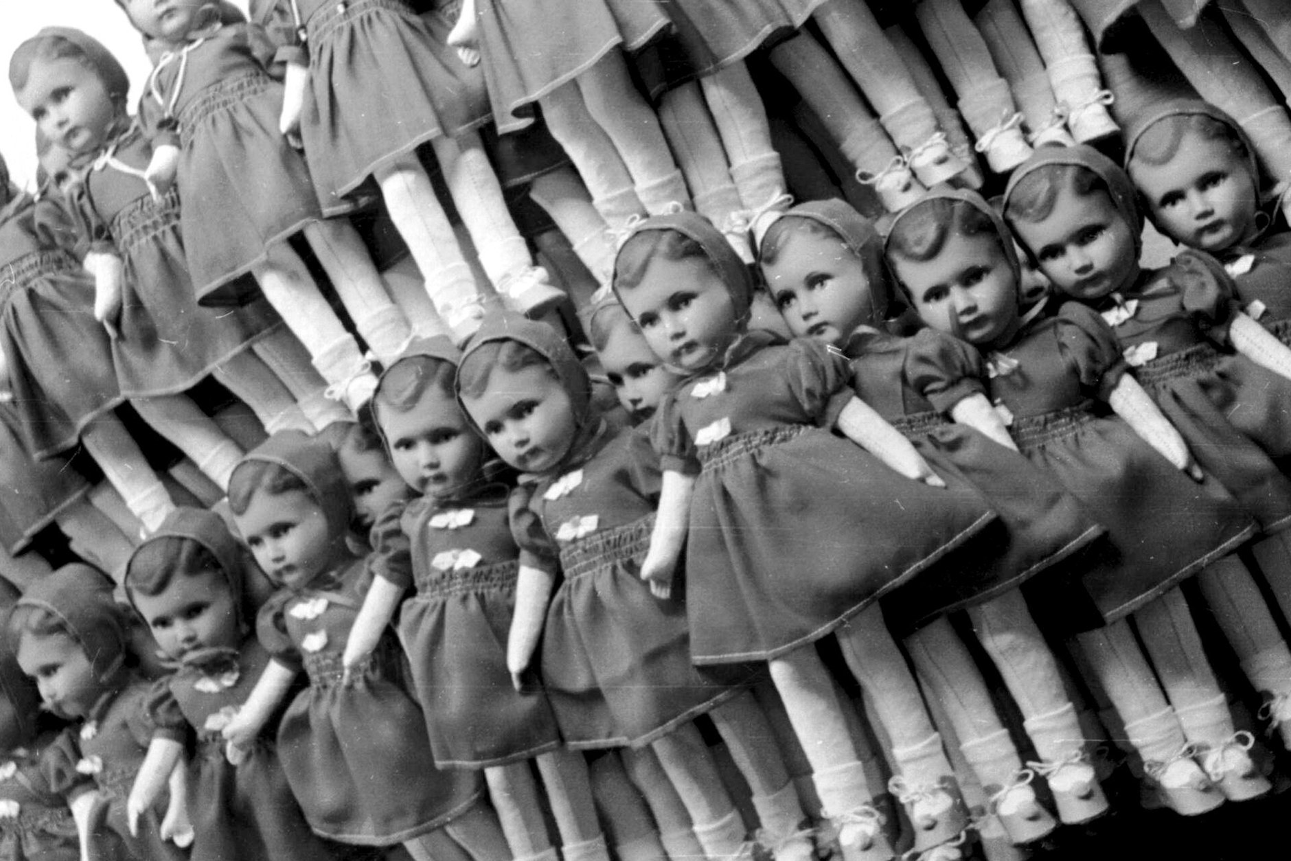 Thüringen: Puppen aus der Spielzeugfabrik Sonneberg in den 1950er-Jahren. Hier lebte die Großmutter unseres Autors in vier deutschen Staaten.