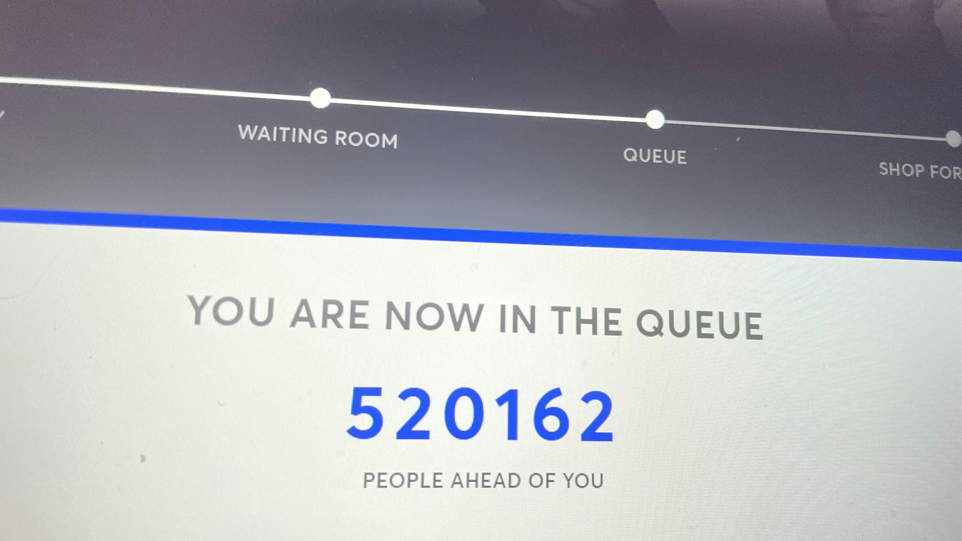 Dieser Screenshot zeigt den virtuellen Warteraum der ticketmaster.co.uk-Website während des Verkaufs der Tickets für die Oasis Shows.