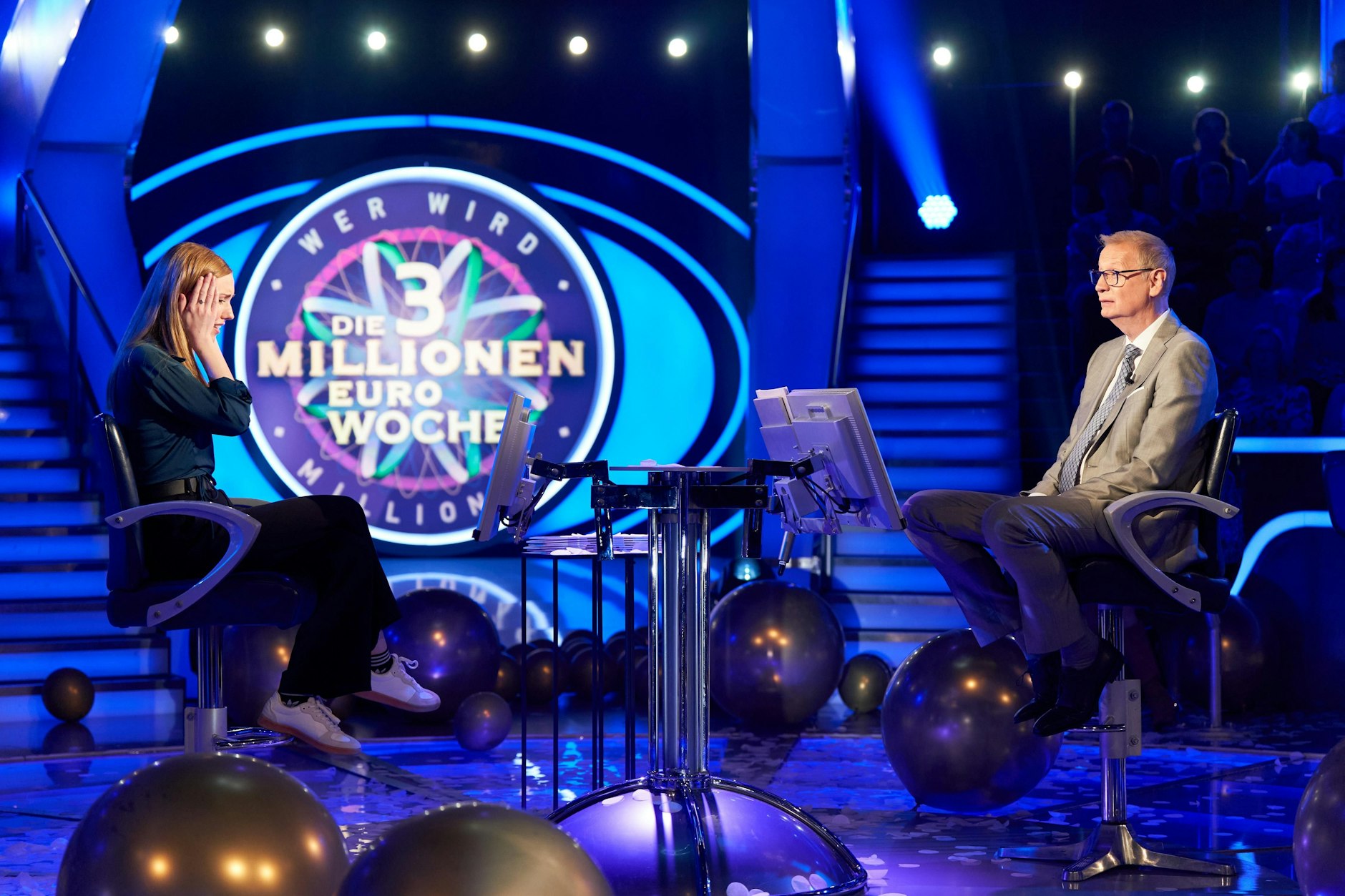 Laura Harbig und Günther Jauch im Studio von „Wer wird Millionär?“.