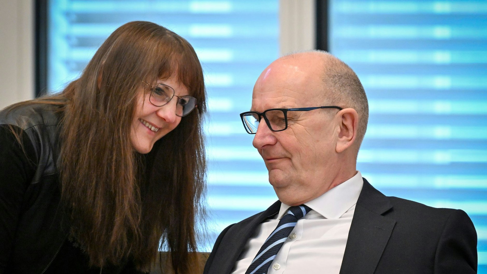 Die beiden wollen eine Wahl gewinnen: Katrin Lange, Brandenburger Ministerin der Finanzen und für Europa, und Dietmar Woidke (beide SPD). Foto: Soeren Stache/dpa