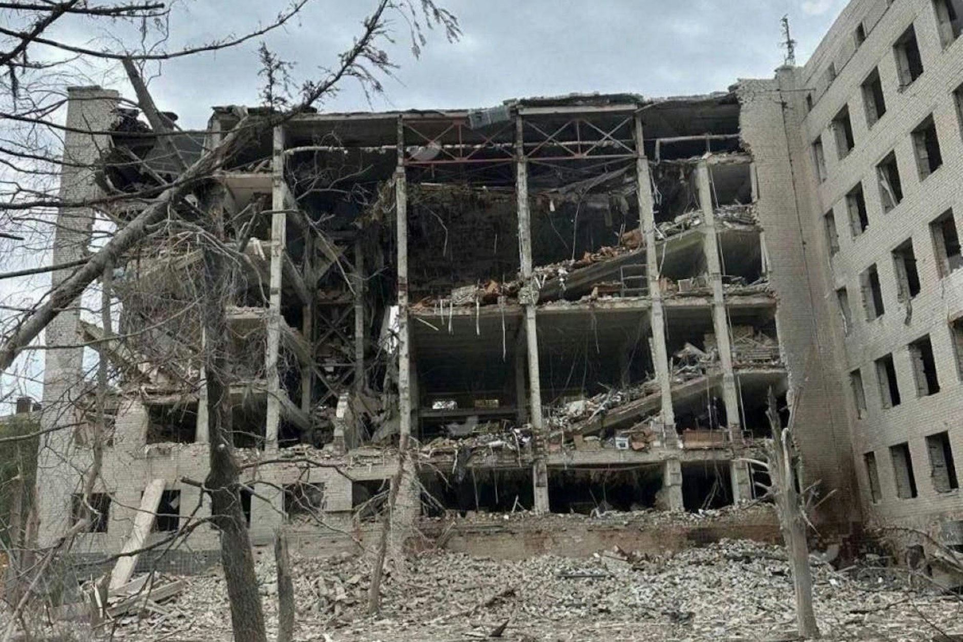 Bei dem russischen Luftangriff auf Poltawa sollen mindestens 41 Menschen getötet worden sein.