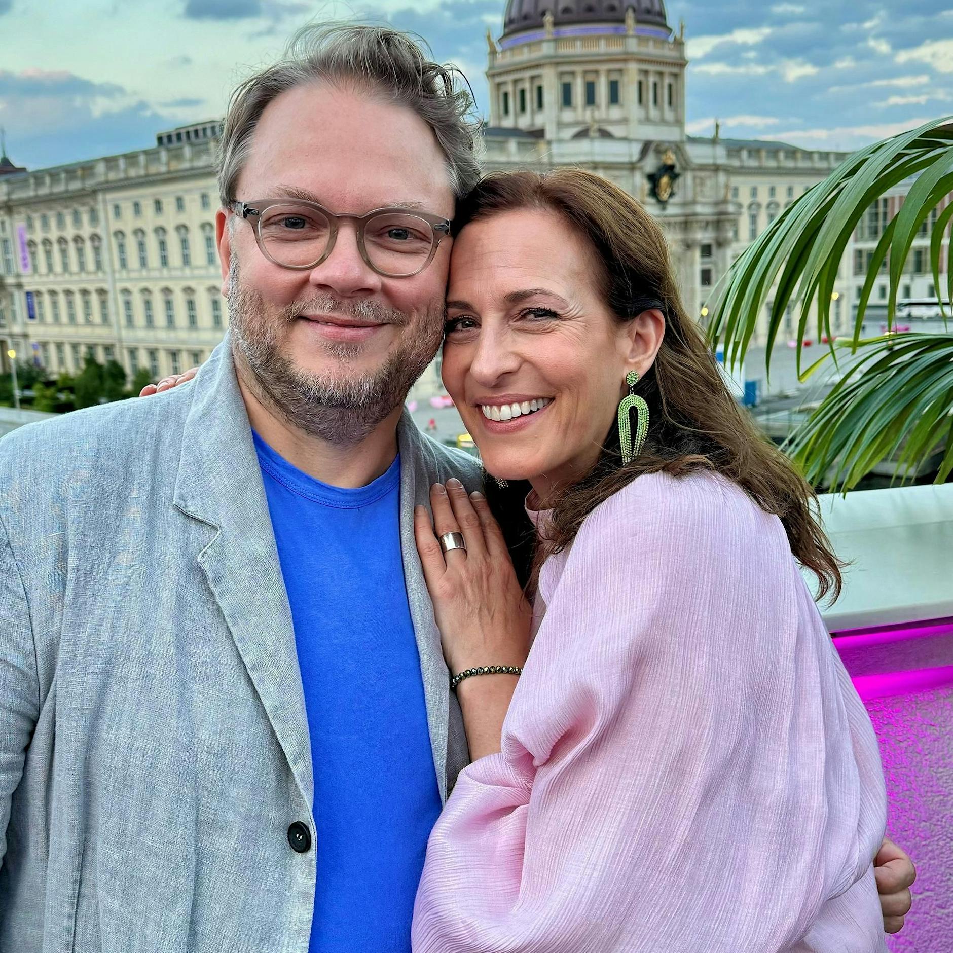 GZSZ-Star Ulrike Frank: DIESE alten Paar-Fotos hat man noch nie gesehen