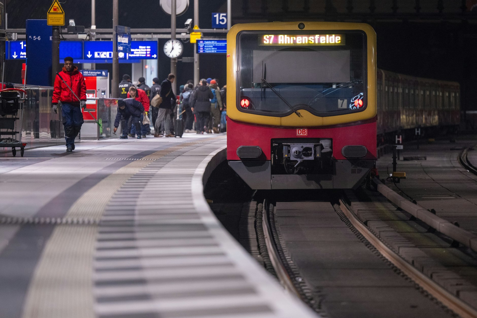 Verspätungen, Teilausfälle und eingeschränkte Verbindungen auf mehreren Linien sorgen für Frust im morgendlichen Berufsverkehr.