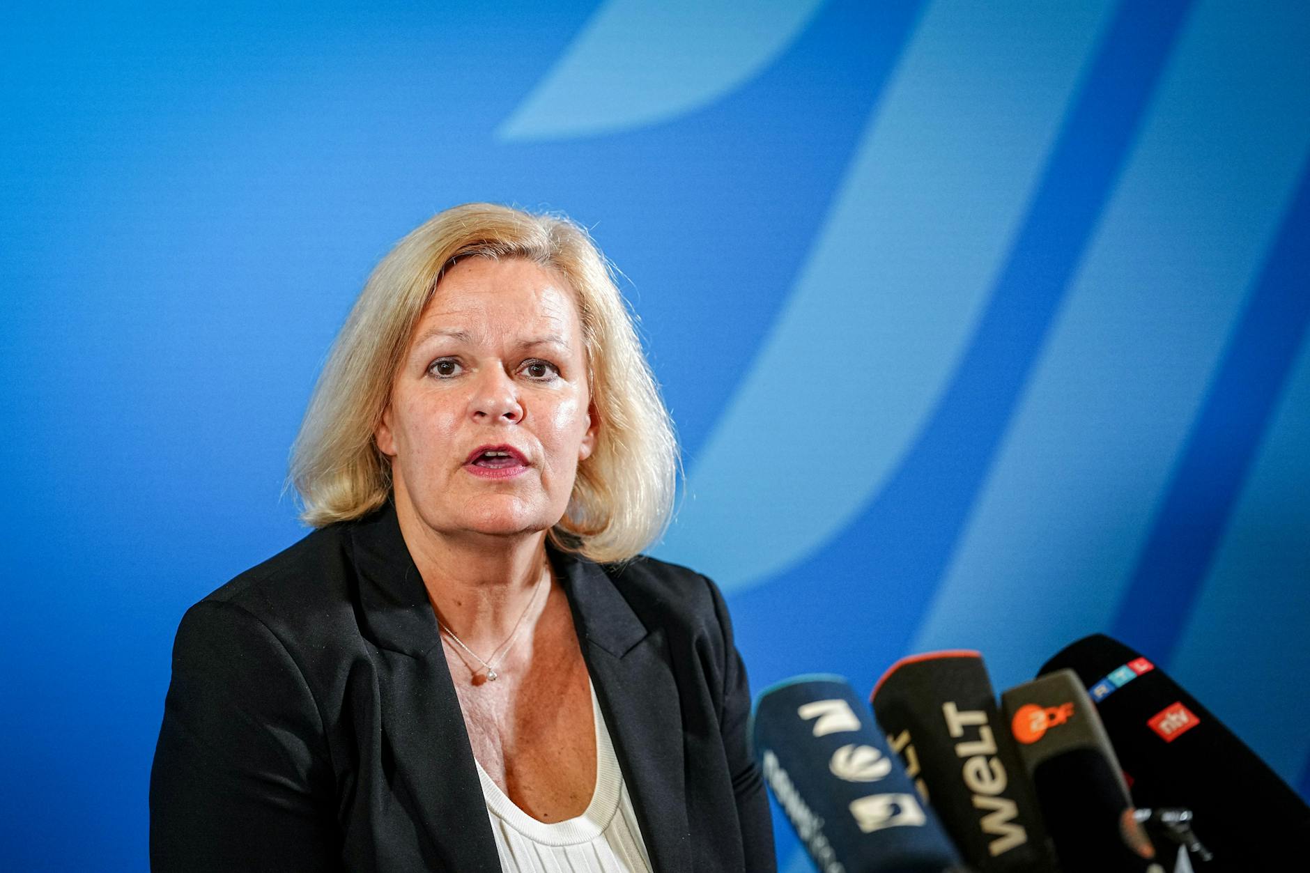 Bundesinnenministerin Nancy Faeser (SPD) gibt am Dienstagabend eine Stellungnahme ab.