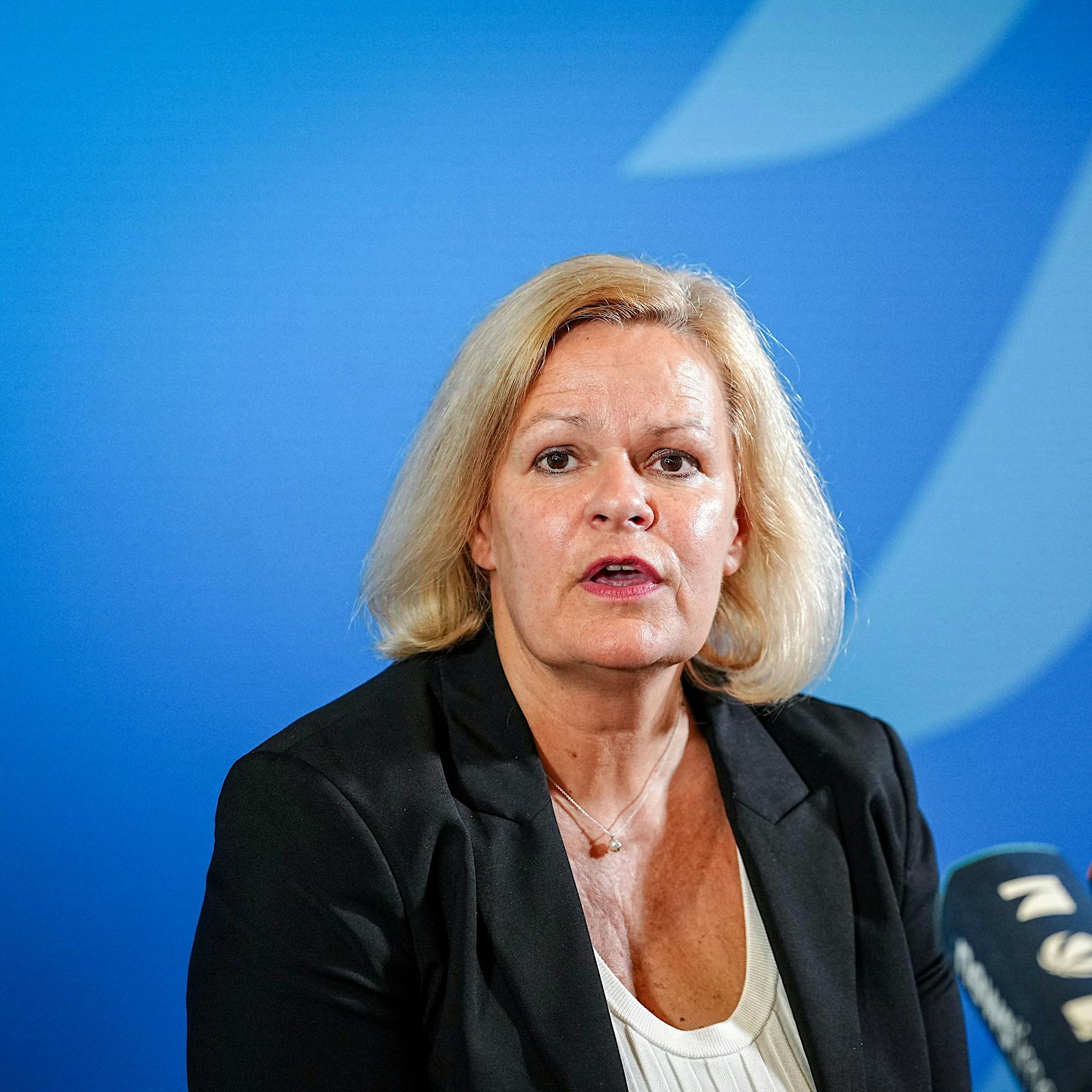 Migrationsgipfel: Faeser kündigt harten Kurs gegen illegale Einwanderung an