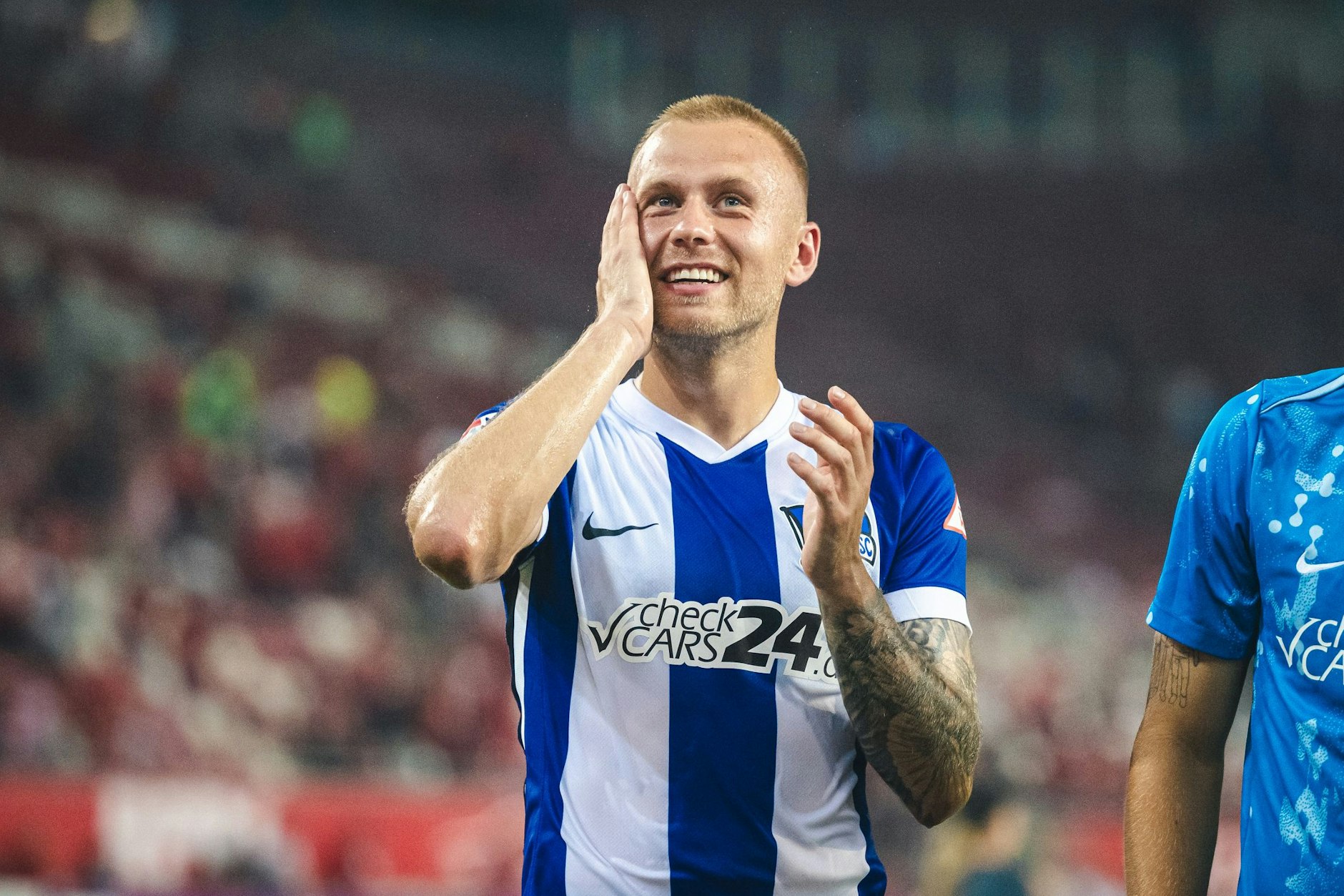 Jon Thorsteinsson konnte nach dem 4:3.Sieg in Kaiserslautern die Stimmung der mitgereisten Hertha-Fans kaum fassen.