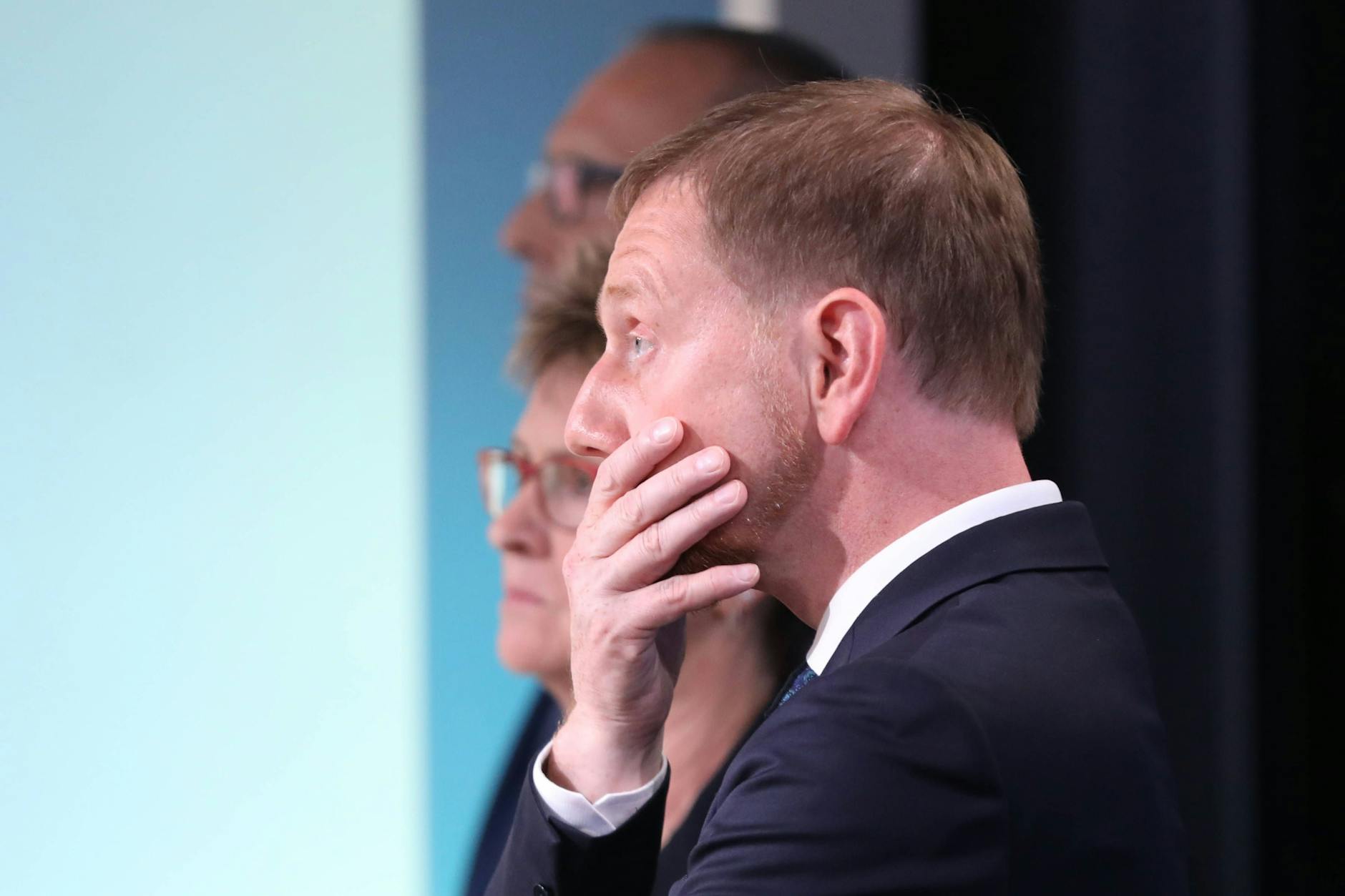 Von hinten nach vorne: Sachsens AfD-Spitzenkandidat Jörg Urban, BSW-Spitzenkandidatin Sabine Zimmermann und Sachsens Ministerpräsident Michael Kretschmer 