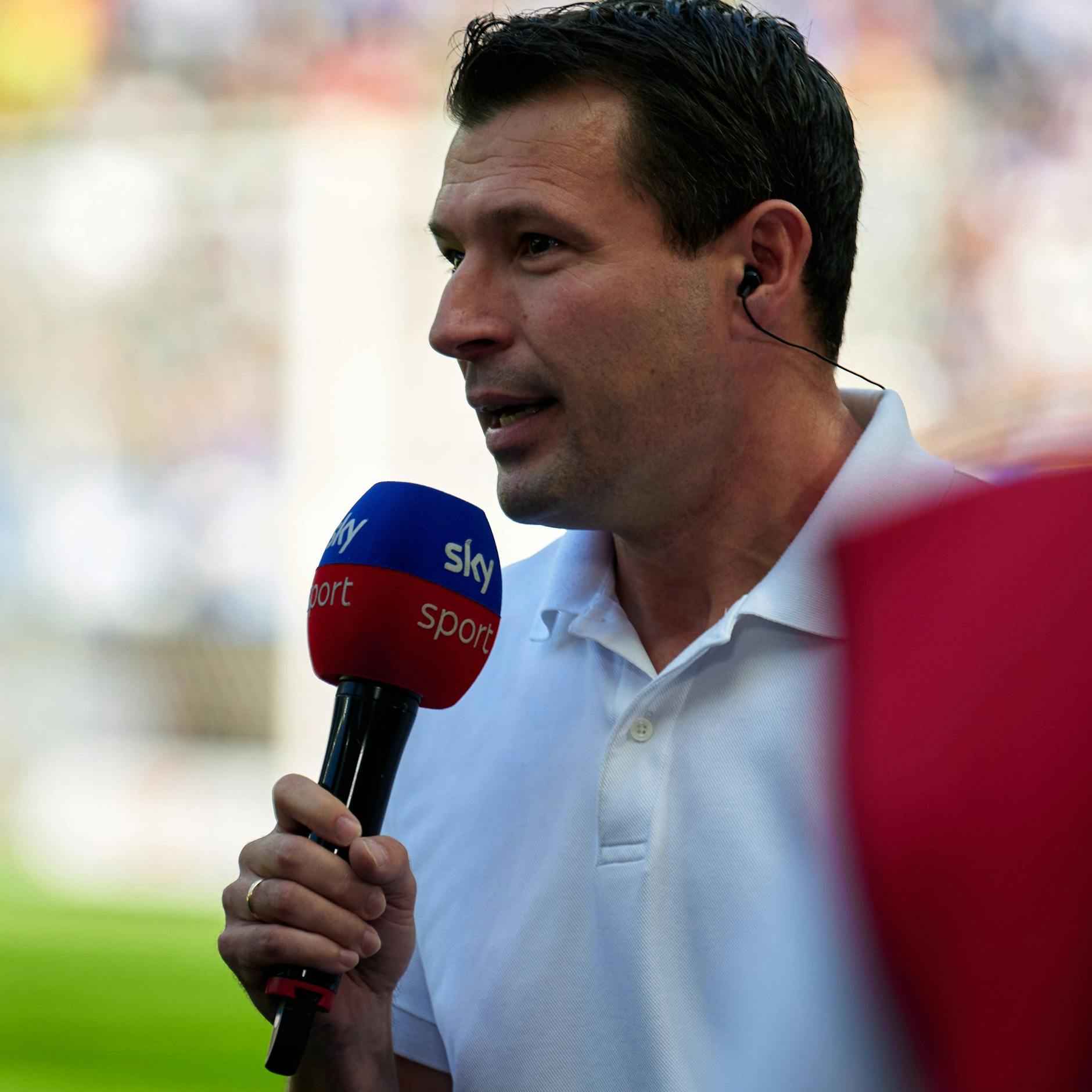 Hertha-Sportdirektor Benjamin Weber wollte eigentlich Tabakovic und Kempf behalten, doch die Verkäufe der Spieler sanieren den Klub.