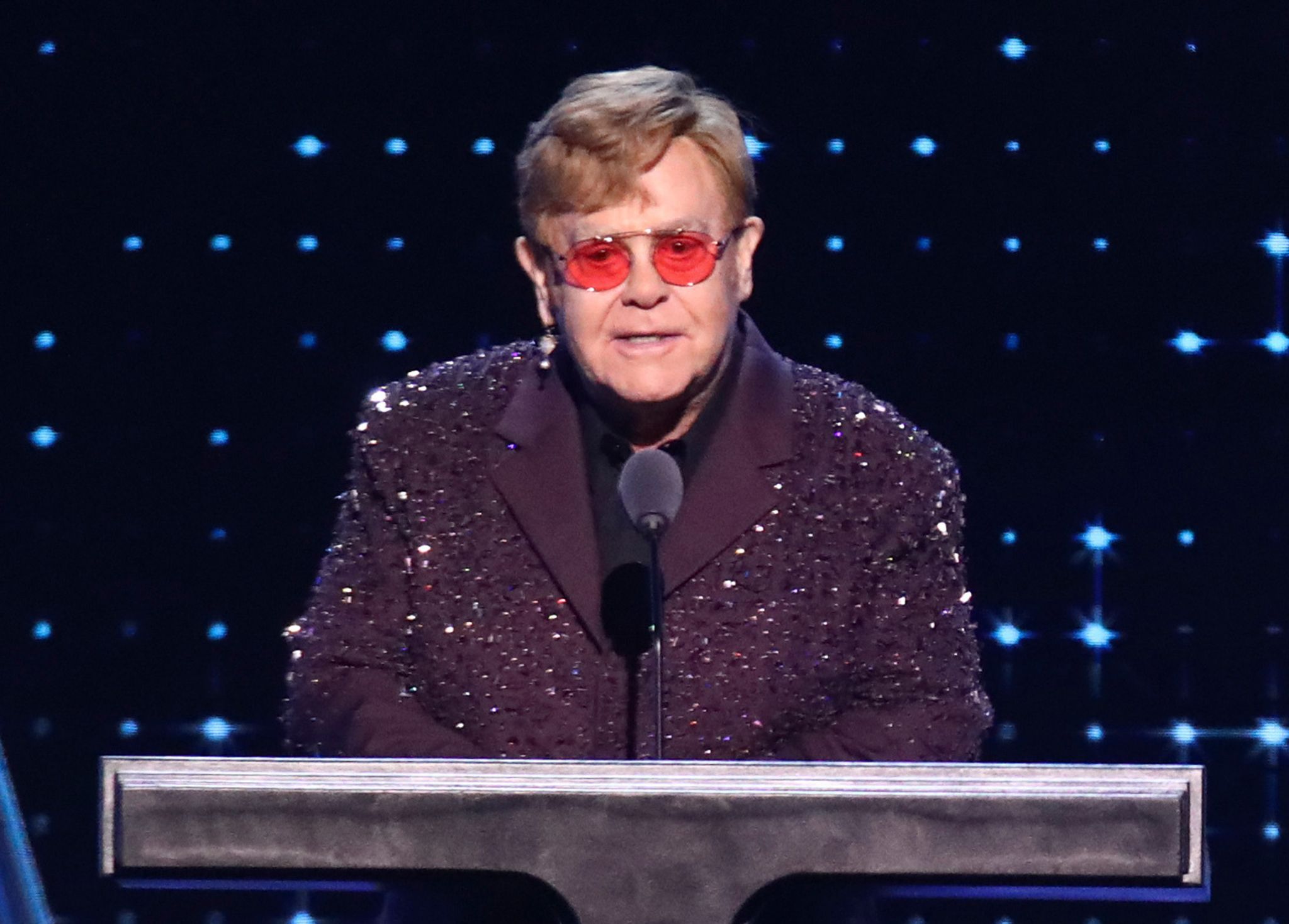 Image - Wegen schwerer Augeninfektion! Elton John fast blind