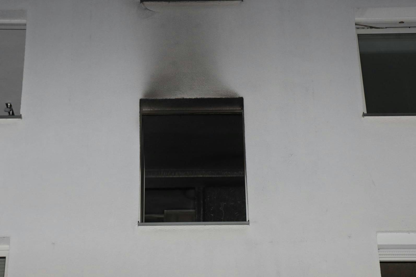 Nach einem Wohnungsbrand in Treptow-Köpenick wurde ein Mensch ins Krankenhaus gebracht.