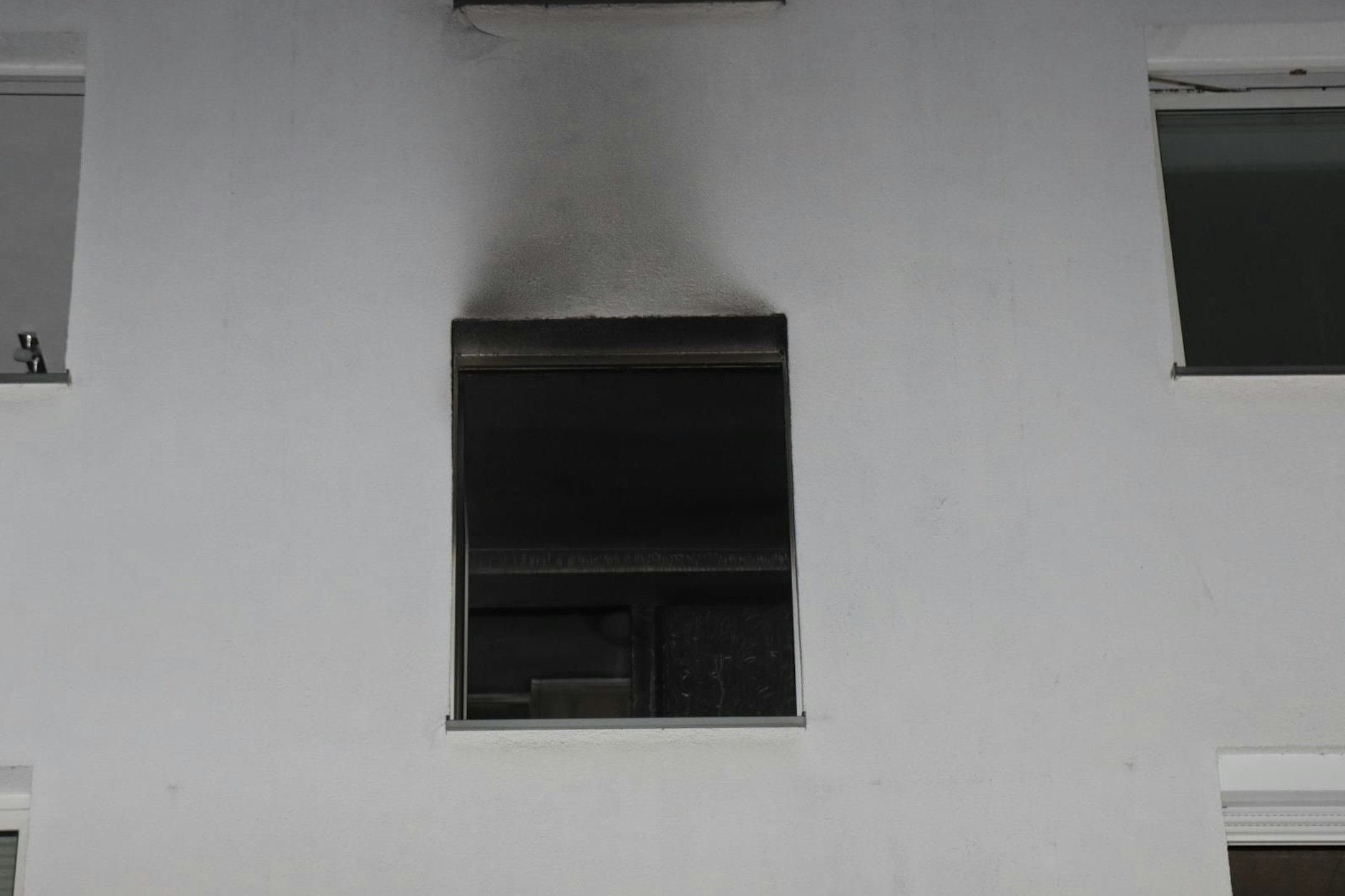 Nach einem Wohnungsbrand in Treptow-Köpenick wurde ein Mensch ins Krankenhaus gebracht.