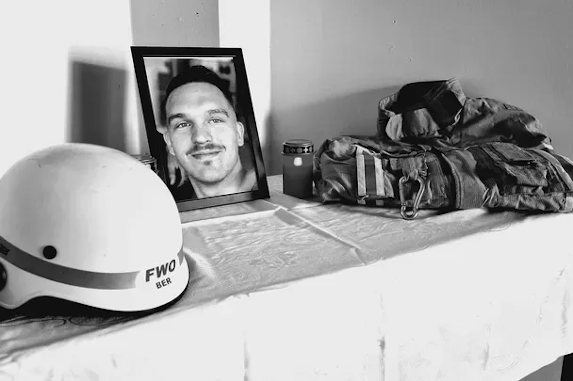 Ein 30-jähriger Feuerwehrmann aus Berlin stirbt bei einem tragischen Verkehrsunfall – jetzt haben die Familie und Kollegen einen Spendenaufruf gestartet!