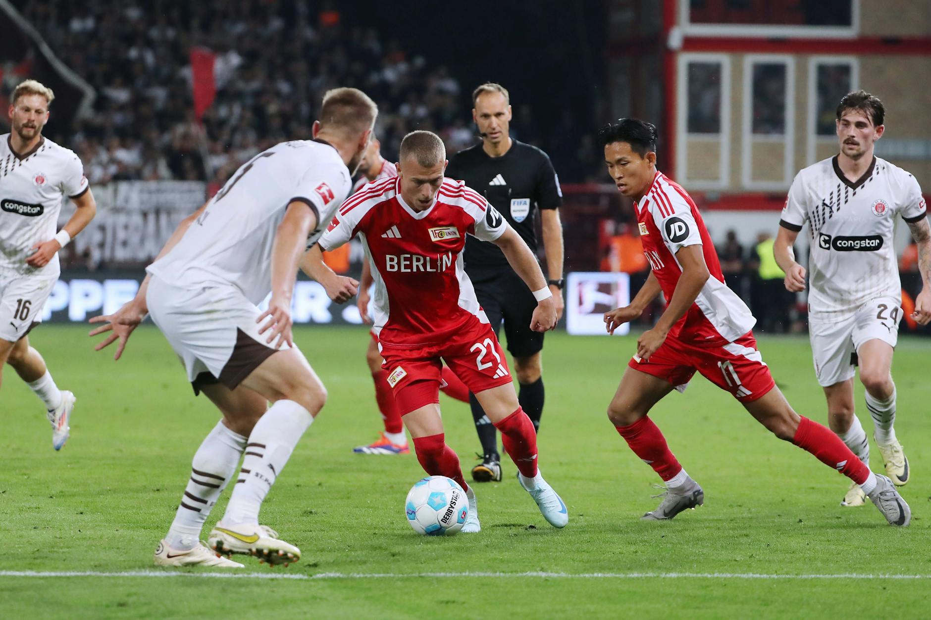 Tim Skarke (l.) und Woo-yeong Jeong wirbelten gegen den FC St. Pauli nur in der Schlussphase und wollen beim 1. FC Union in Zukunft Stammspieler sein.