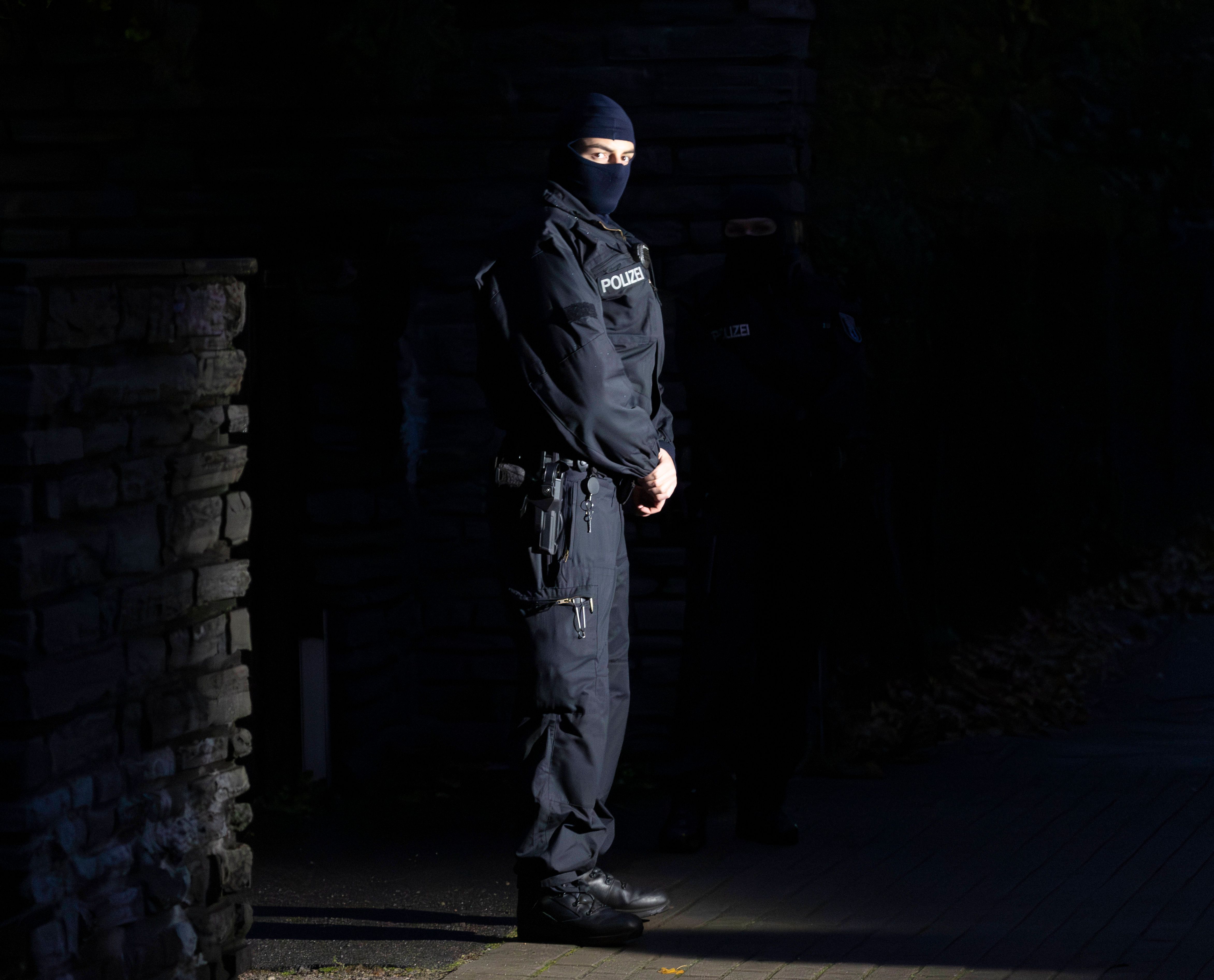 Razzien in Berlin und Brandenburg – Schlag gegen Cybermobbing-Gruppe!