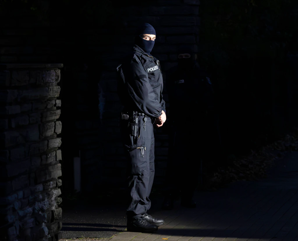 Razzien in Berlin und Brandenburg – Schlag gegen Cybermobbing-Gruppe!