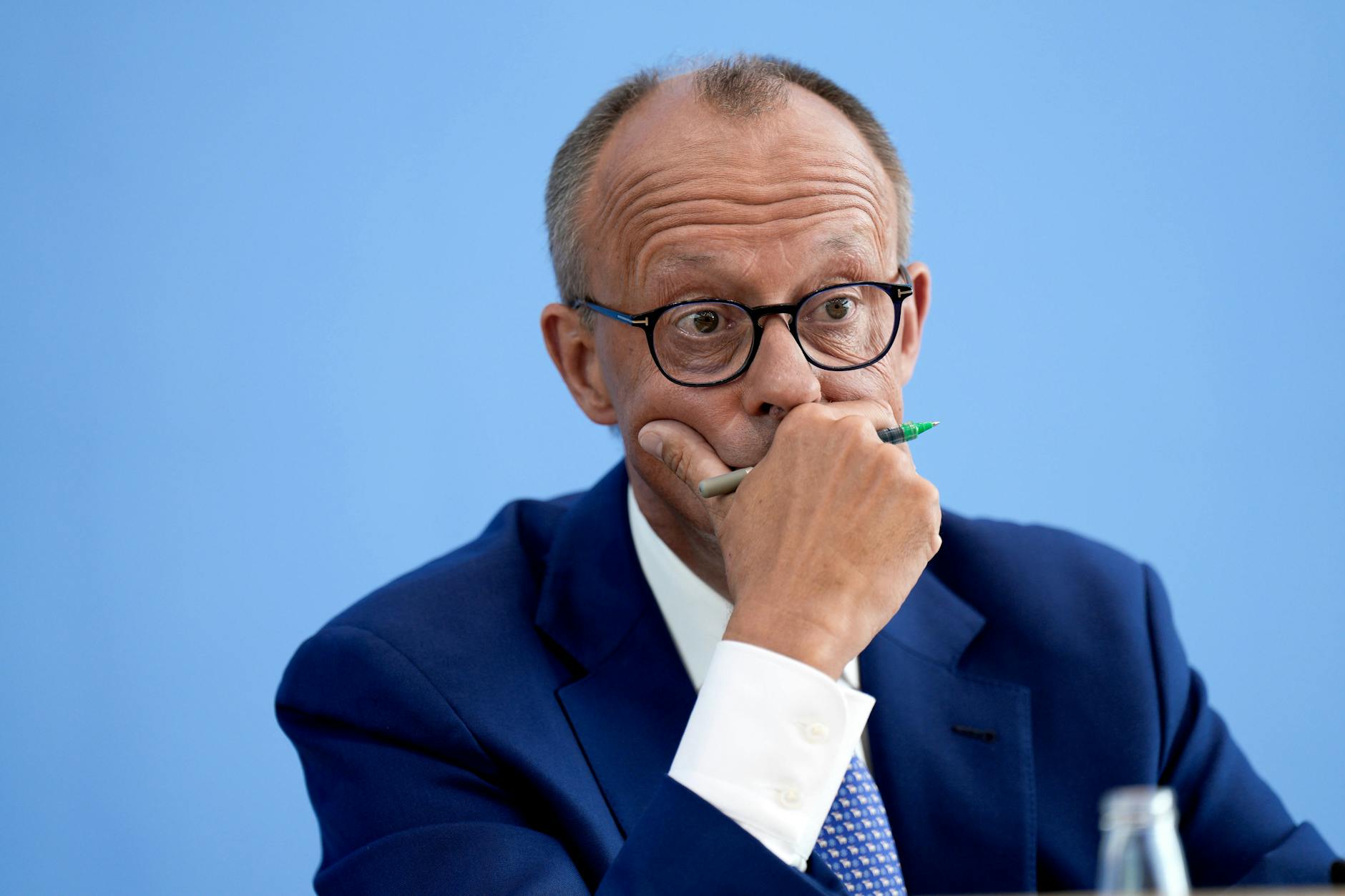 Friedrich Merz, CDU-Bundesvorsitzender, muss sich Fragen zur Brandmauer gefallen lassen.