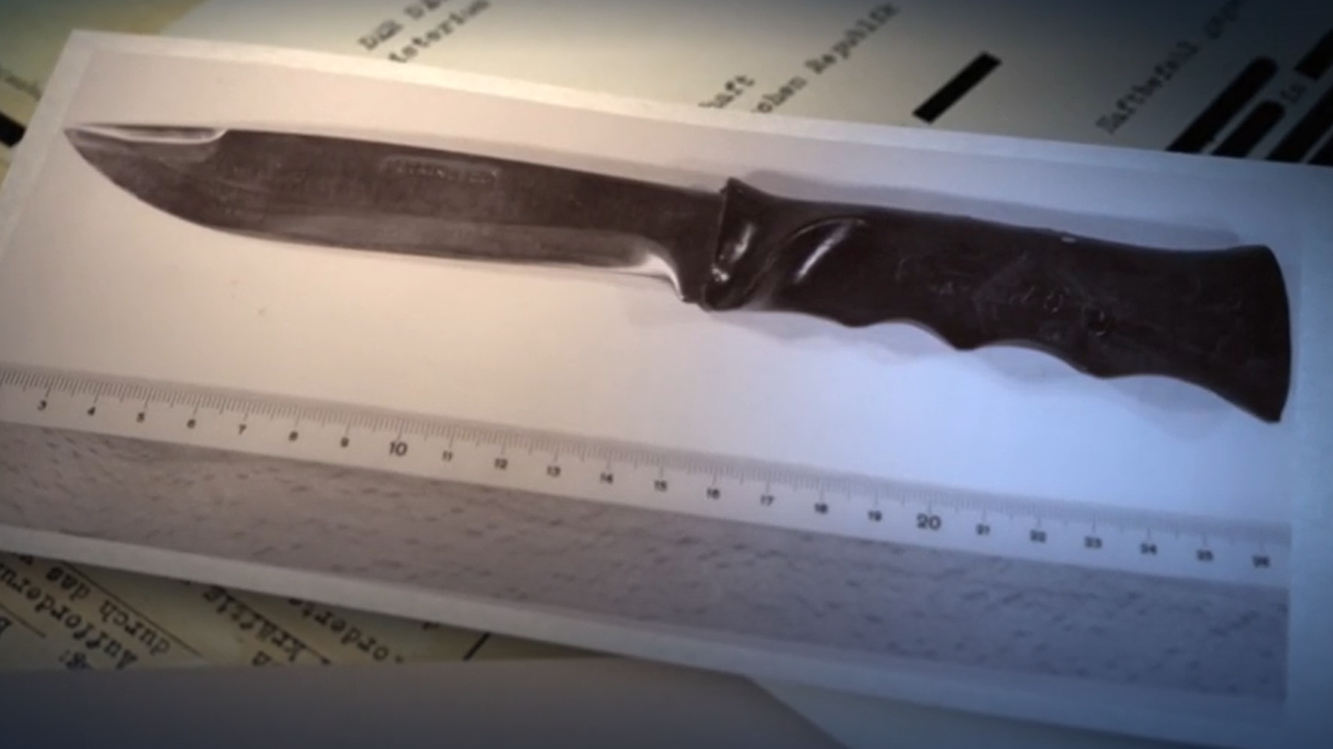 Eine Tatwaffe, ein Tauchermesser,&nbsp; des NVA-Feldwebels Mario S.