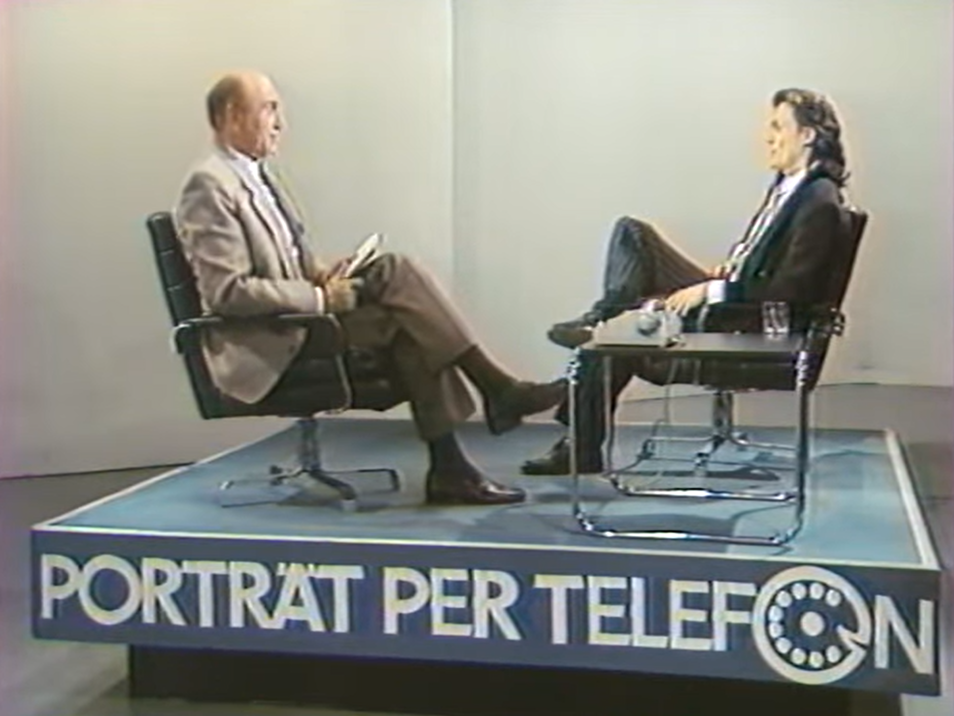 Sänger Jochen Kowalski war 1989 bei Porträt per Telefon mit Heinz Florian Oertel im DDR-Fernsehen zu Gast.