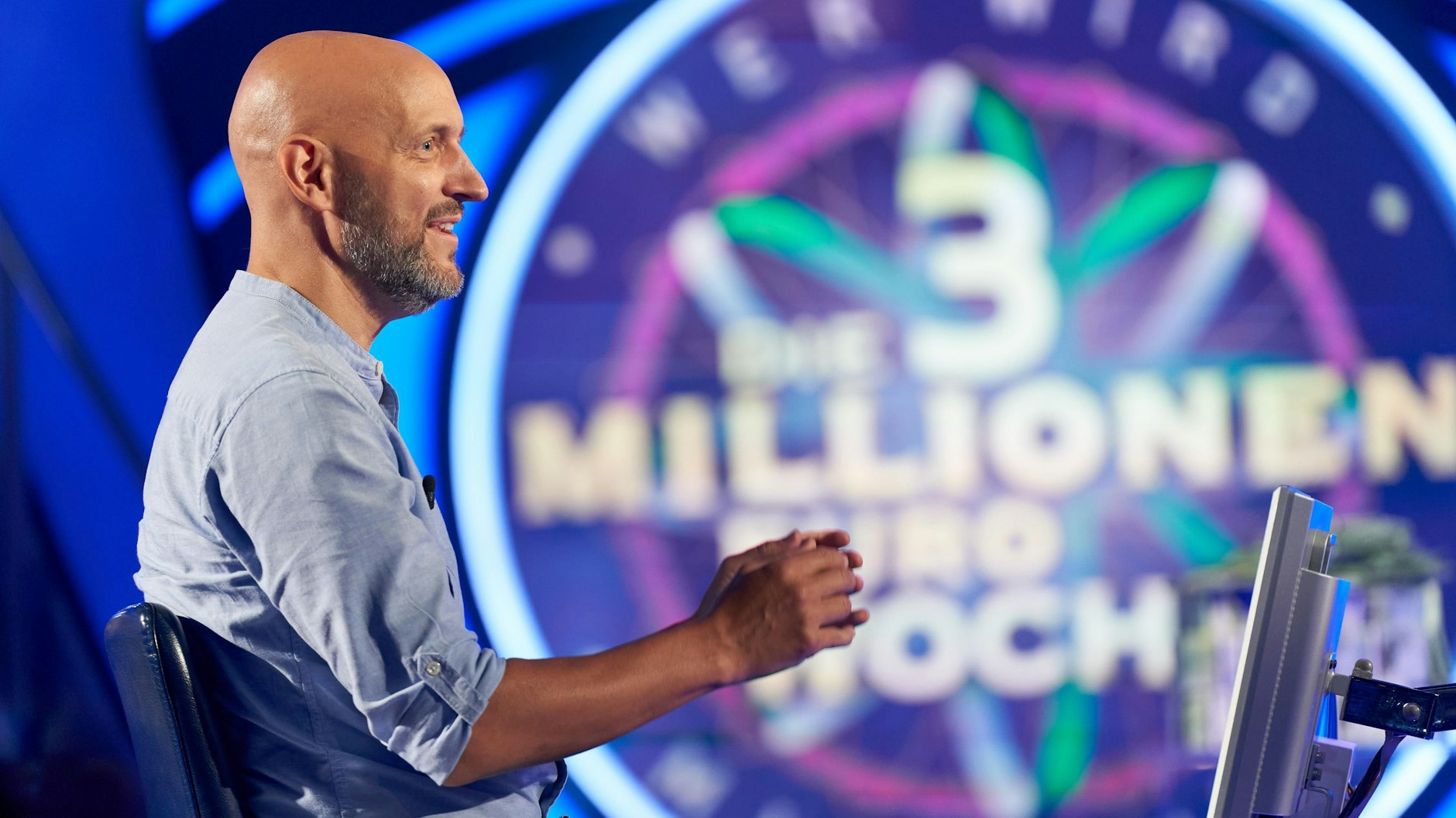 Holger Rohm im Studio von „Wer wird Millionär?“. Was sind Ossikone? Diese Frage brachte Rohm aus dem Konzept.