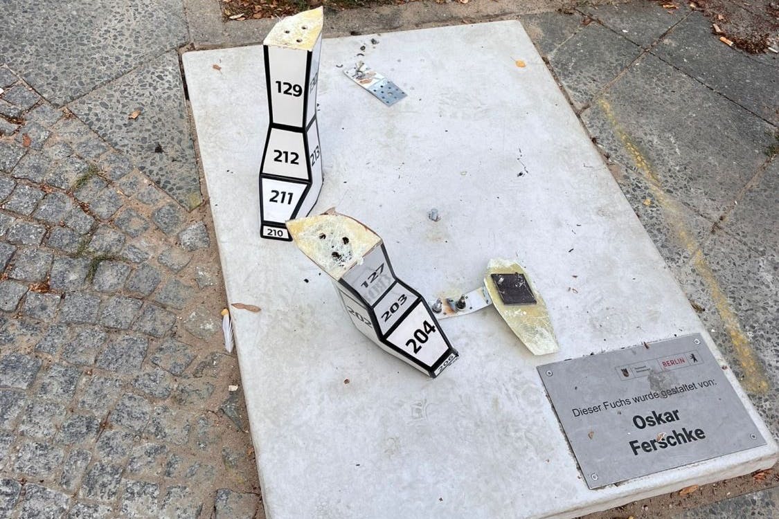 Die Reinickendorfer Fuchsskulptur vom Künstler Oskar Ferschke wurde beim Diebstahl beschädigt.