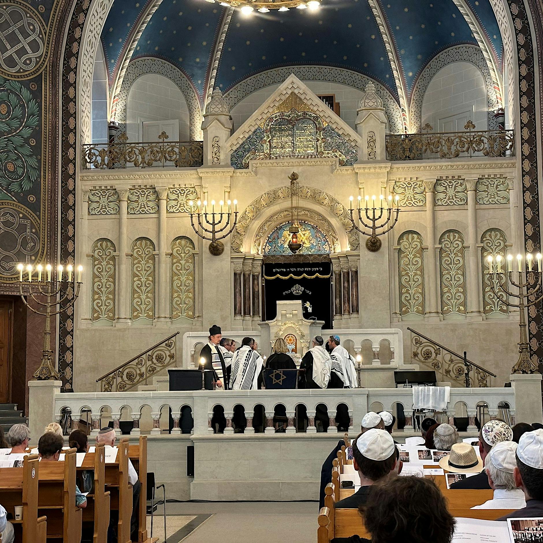 Zentralrat startet eigene Rabbiner-Ausbildung, Jüdische Gemeinde Berlin empört