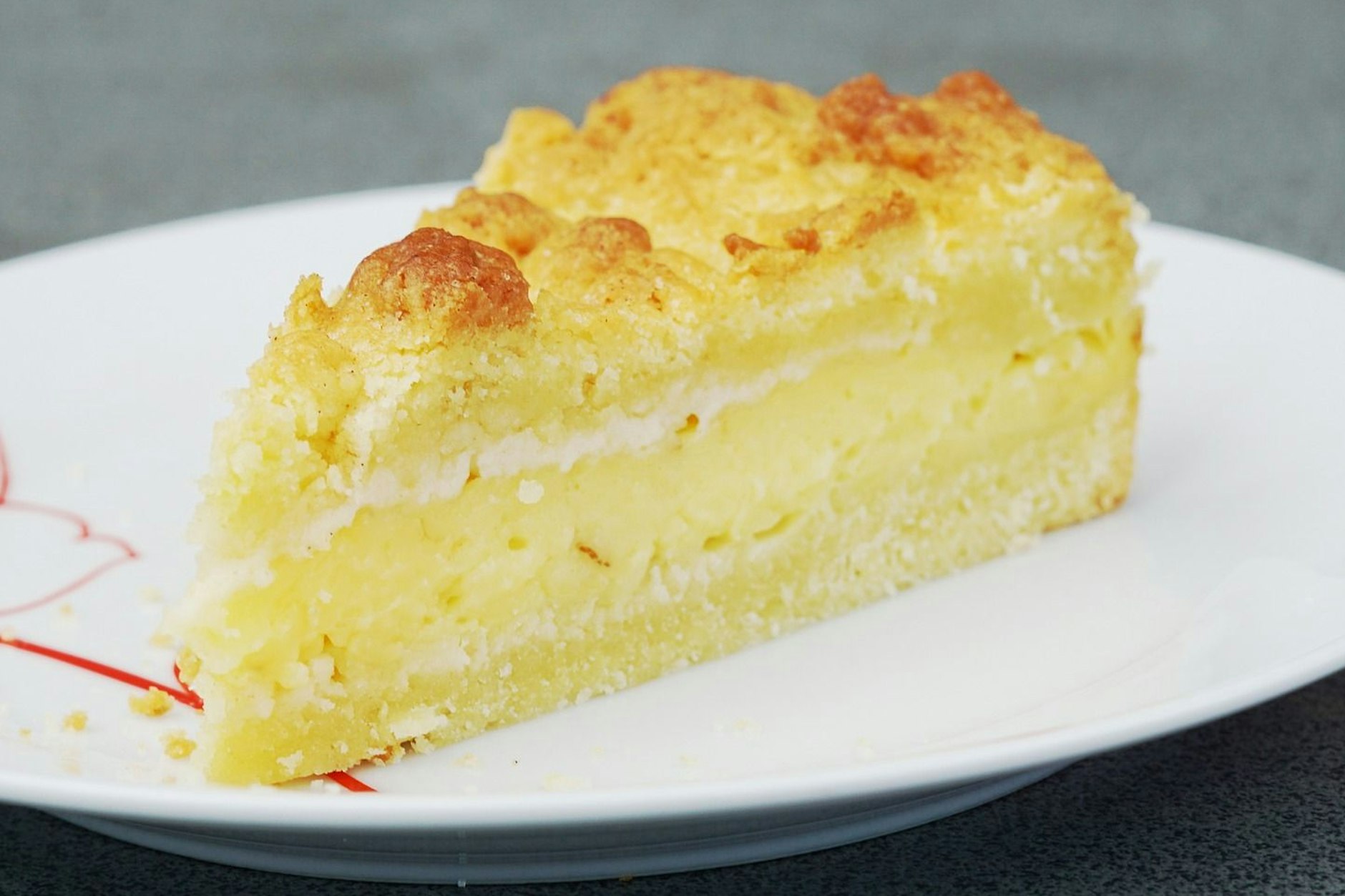 Leckerer Streuselkuchen mit Pudding-Füllung: Das einfache Rezept schmeckt wie frisch vom Bäcker!