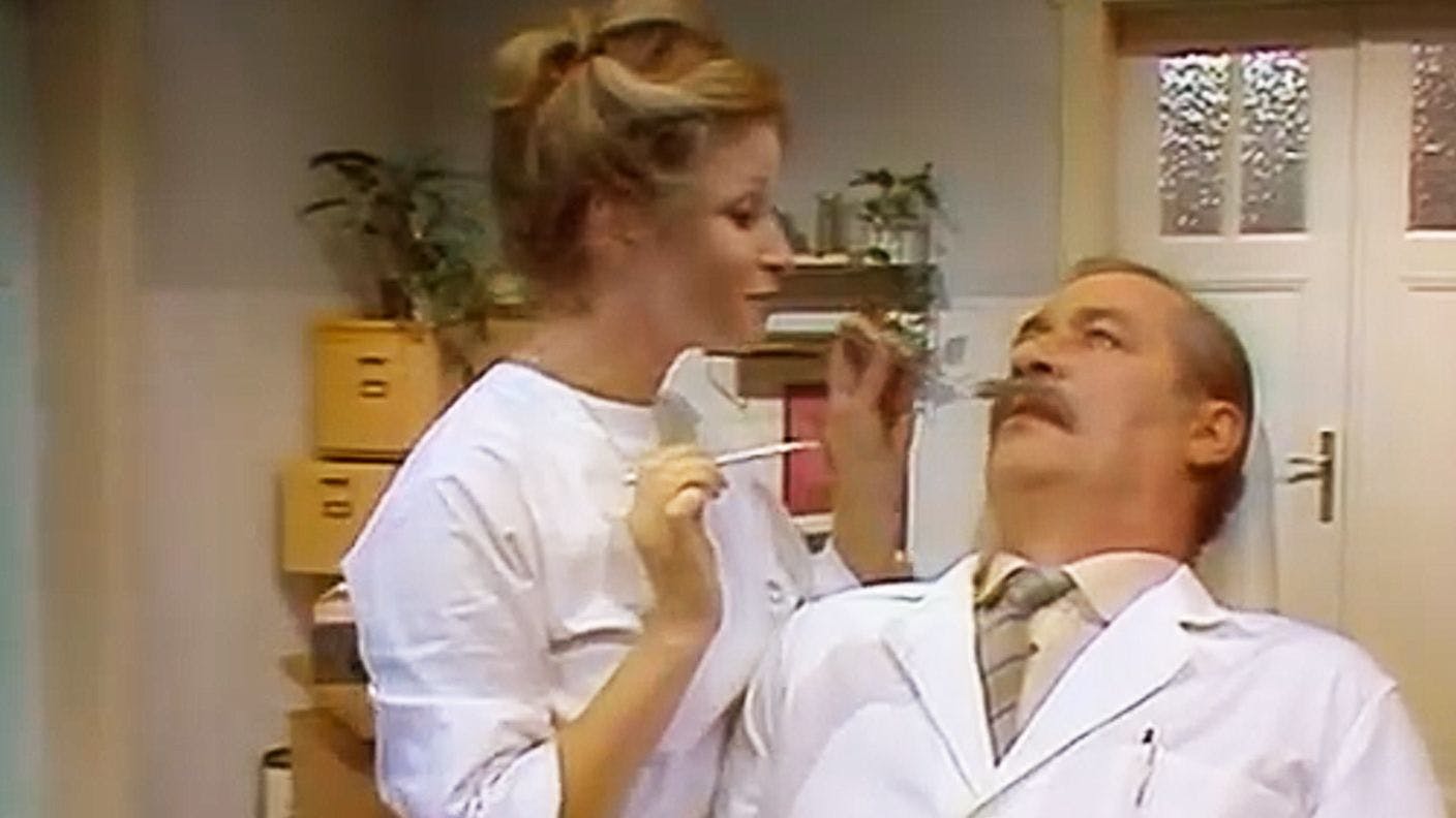 Häppchen greift ein, als Dr. Wittkugel in Zahn um Zahn selbst an Zahnschmerzen leidet.