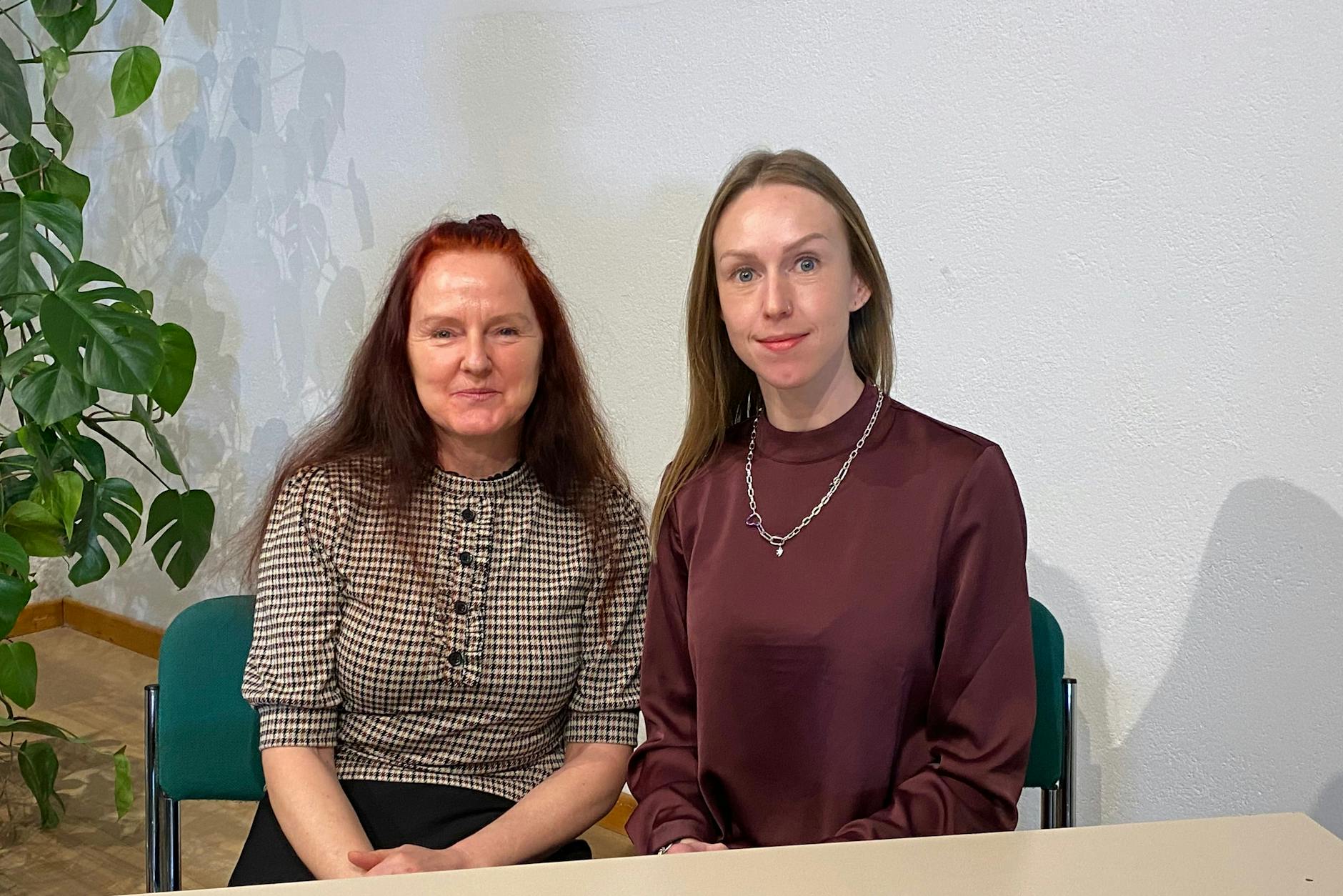 Witwe Iris Rose (l.) mit ihrer Tochter Diana im März dieses Jahres in Berlin