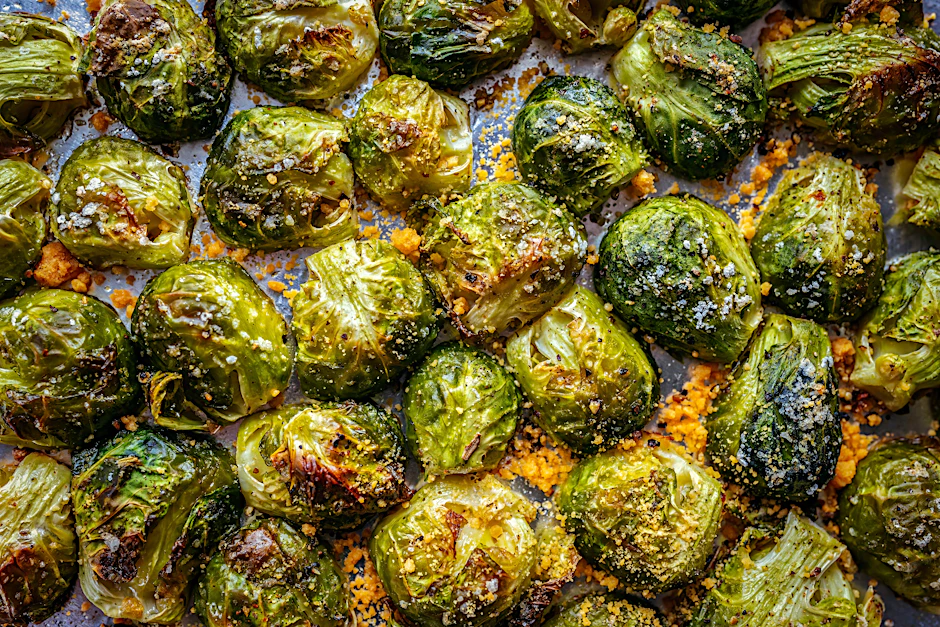 Der Rosenkohl soll im Ofen rund 25 Minuten backen.