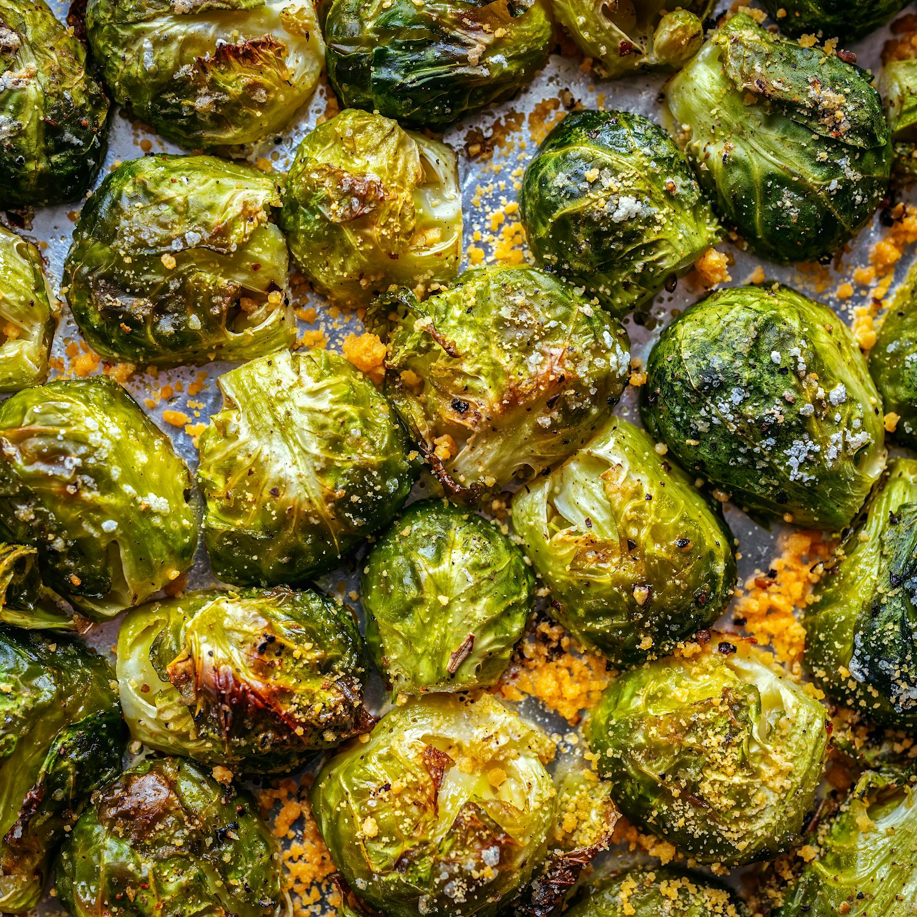 Rezept für Smashed Rosenkohl: Knusprig, würzig und so unwiderstehlich