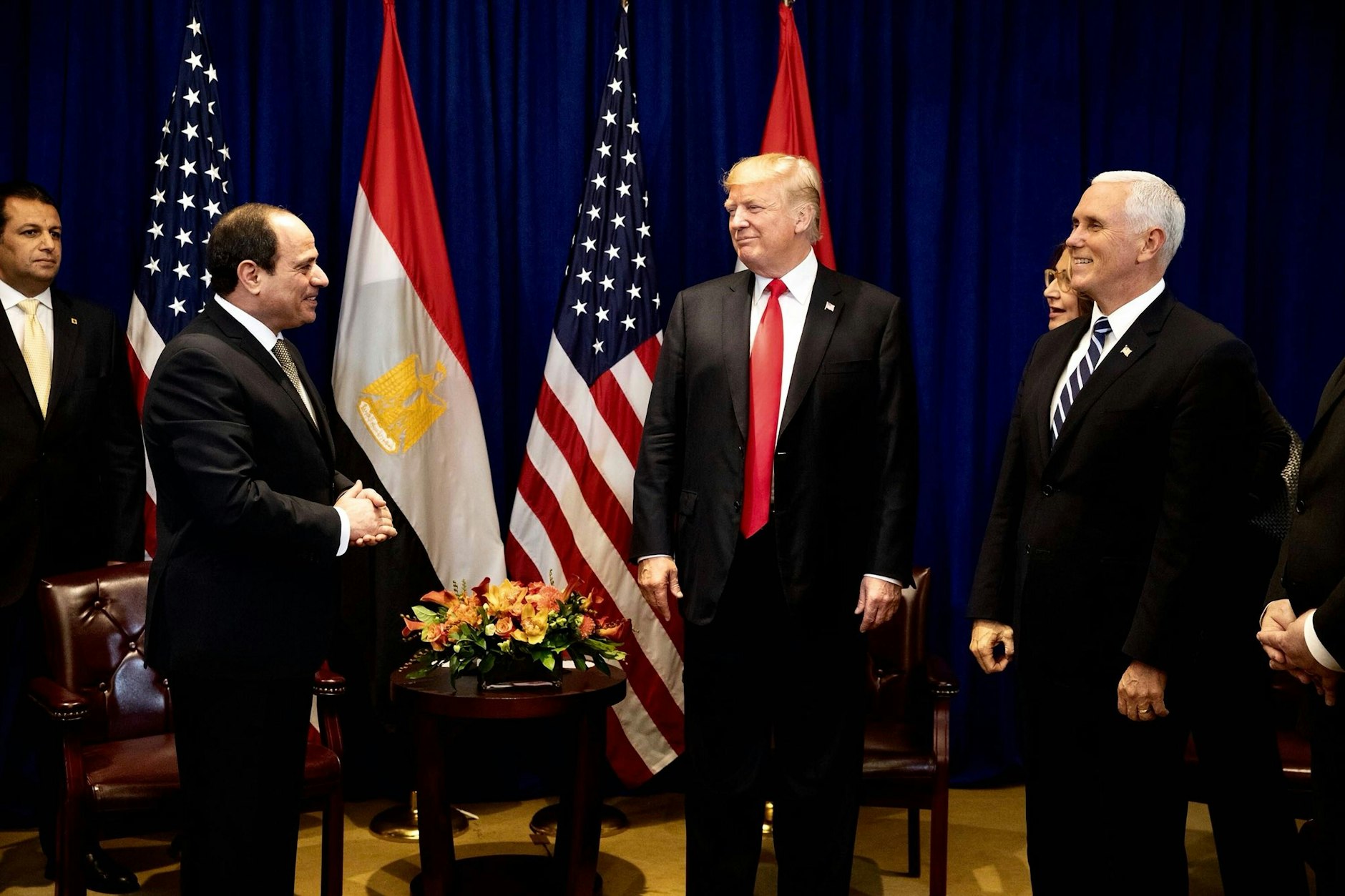 ARCHIV - 24.09.2018: Der ägyptische Präsident Abdel Fattah al Sisi (l.) mit dem damaligen Präsidenten der USA Donald Trump in New York.