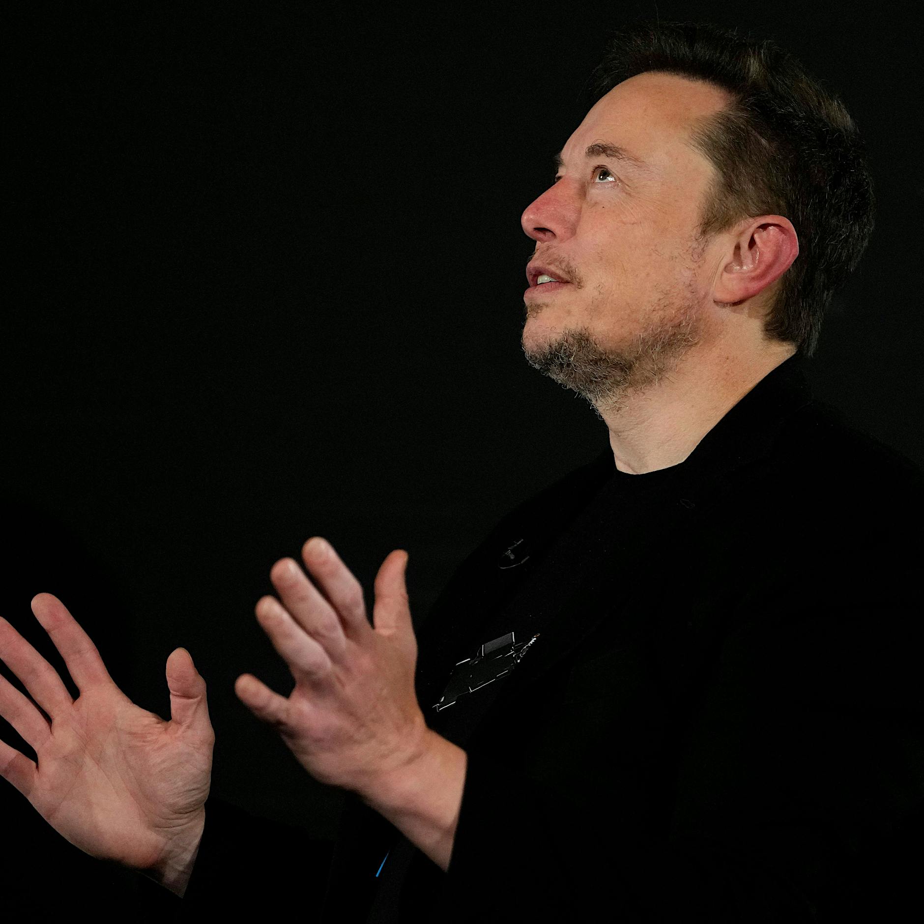 SpaceX: Elon Musk kündigt Zeitplan für erste bemannte Reise zum Mars an