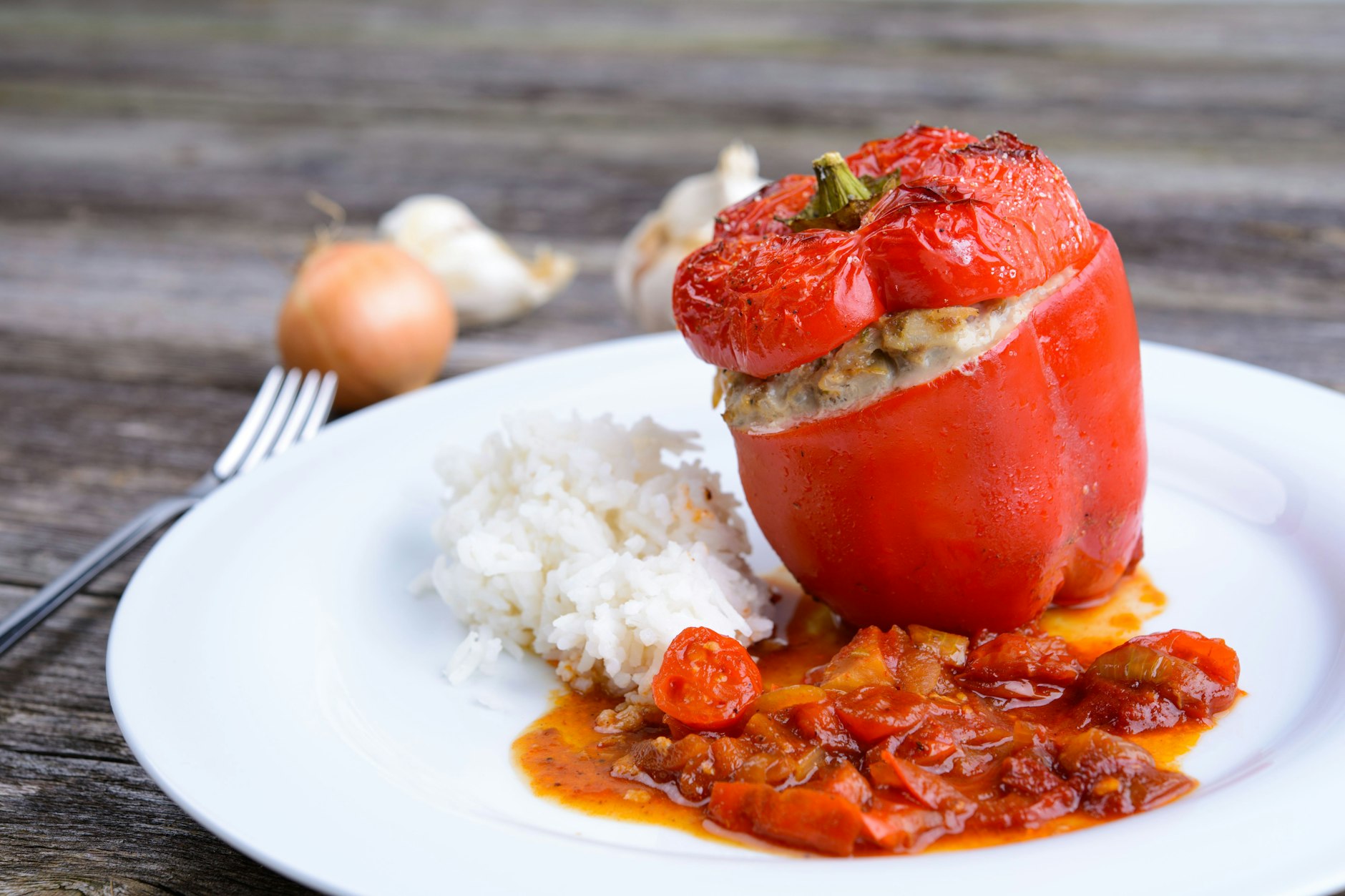Für Omas gefüllte Paprika eignen sich am besten die roten Schoten. 