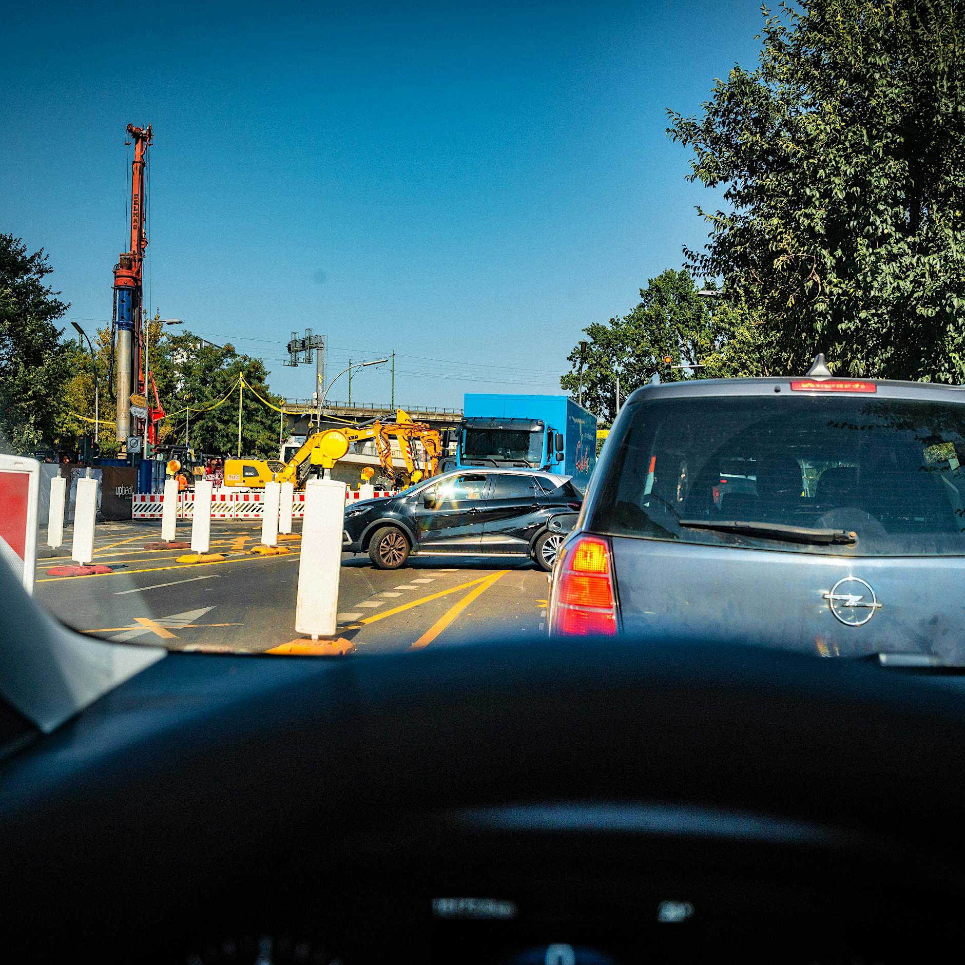 Marzahn-Hellersdorf: Wasserrohrbruch auf Köpenicker Straße