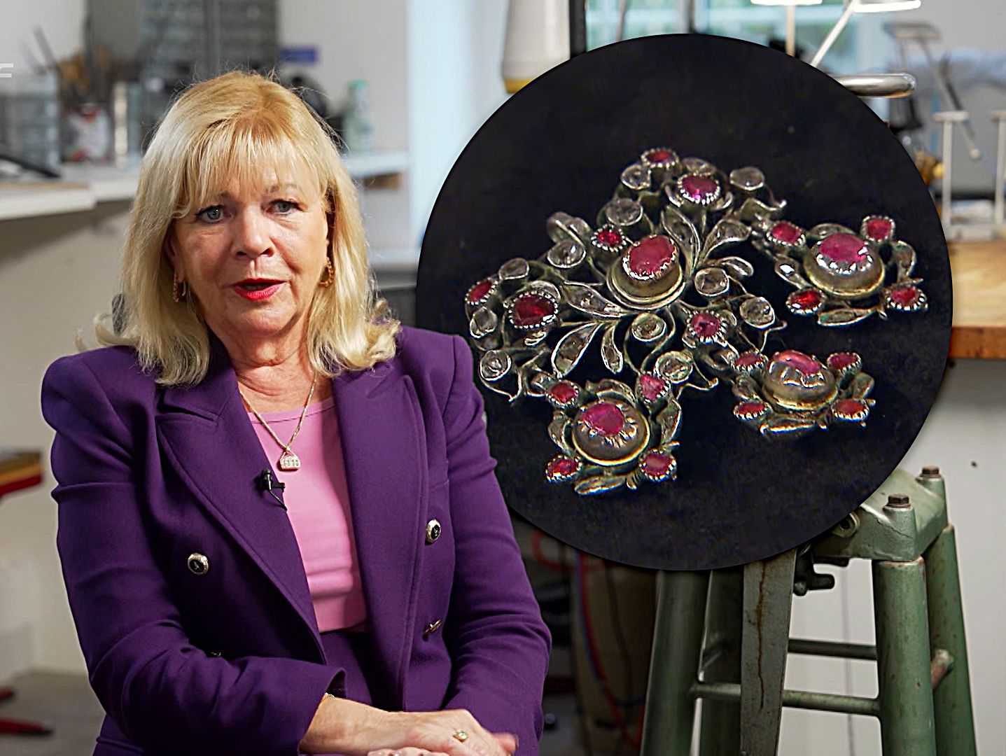 Schock bei „Bares für Rares“: Elke Velten zerlegt 300 Jahre alten Schmuck!