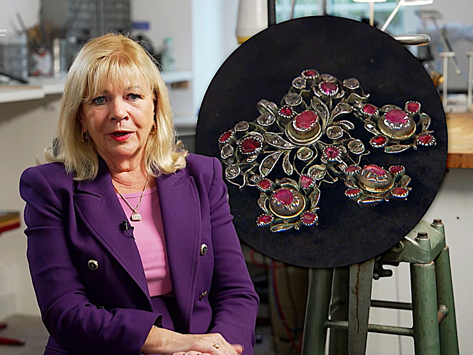Elke Velten schlug bei „Bares für Rares“ bei einer 300 Jahre alten Brosche zu – und ließ das Schmuckstück danach fachmännisch zerlegen.