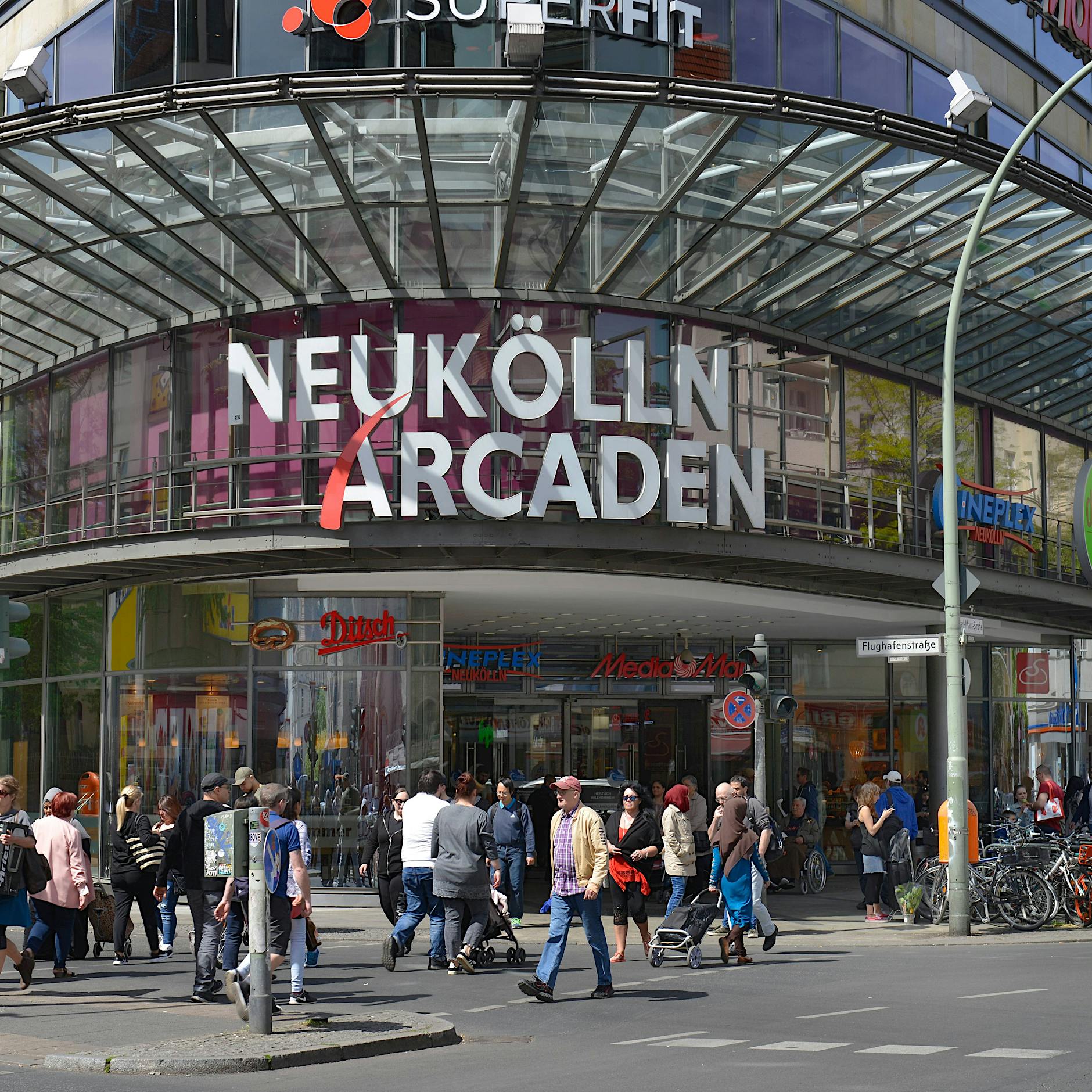 Neukölln Arcaden: Polizei ermittelt wegen schwerer Brandstiftung