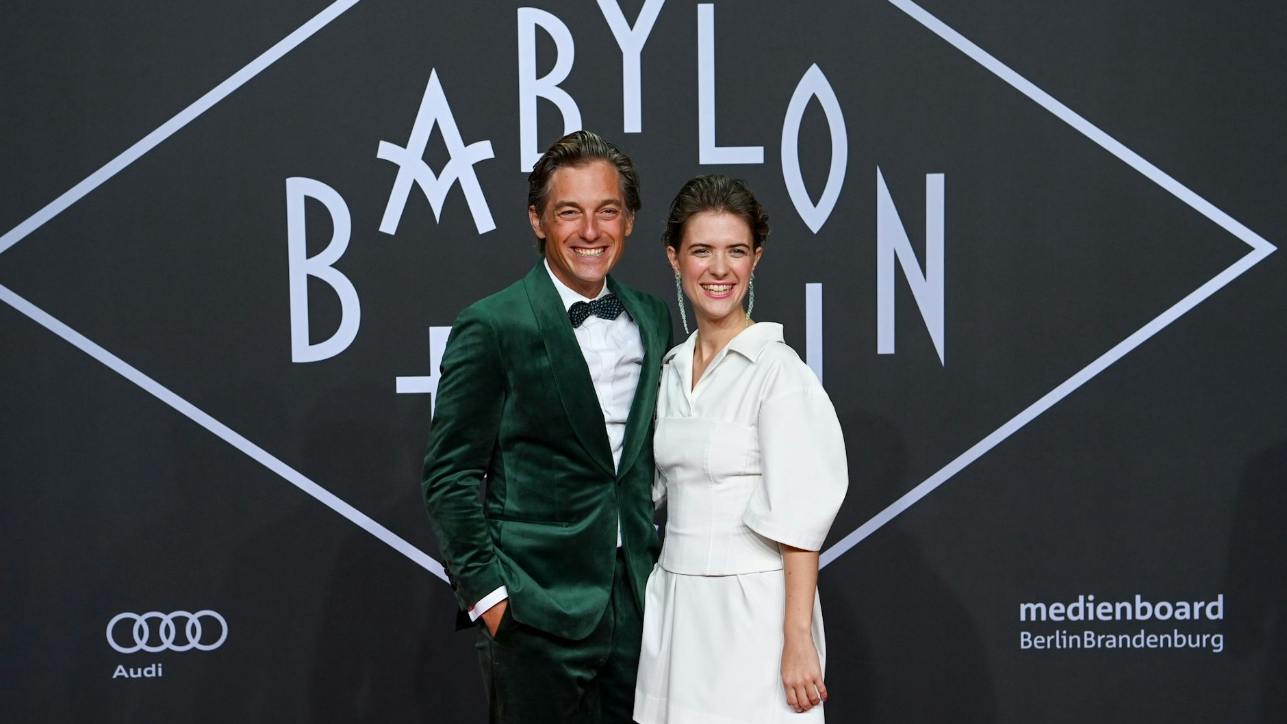 Volker Bruch und Liv Lisa Fries sind als Hauptdarsteller bei der letzten Staffel von „Babylon Berlin“ dabei.&nbsp;
