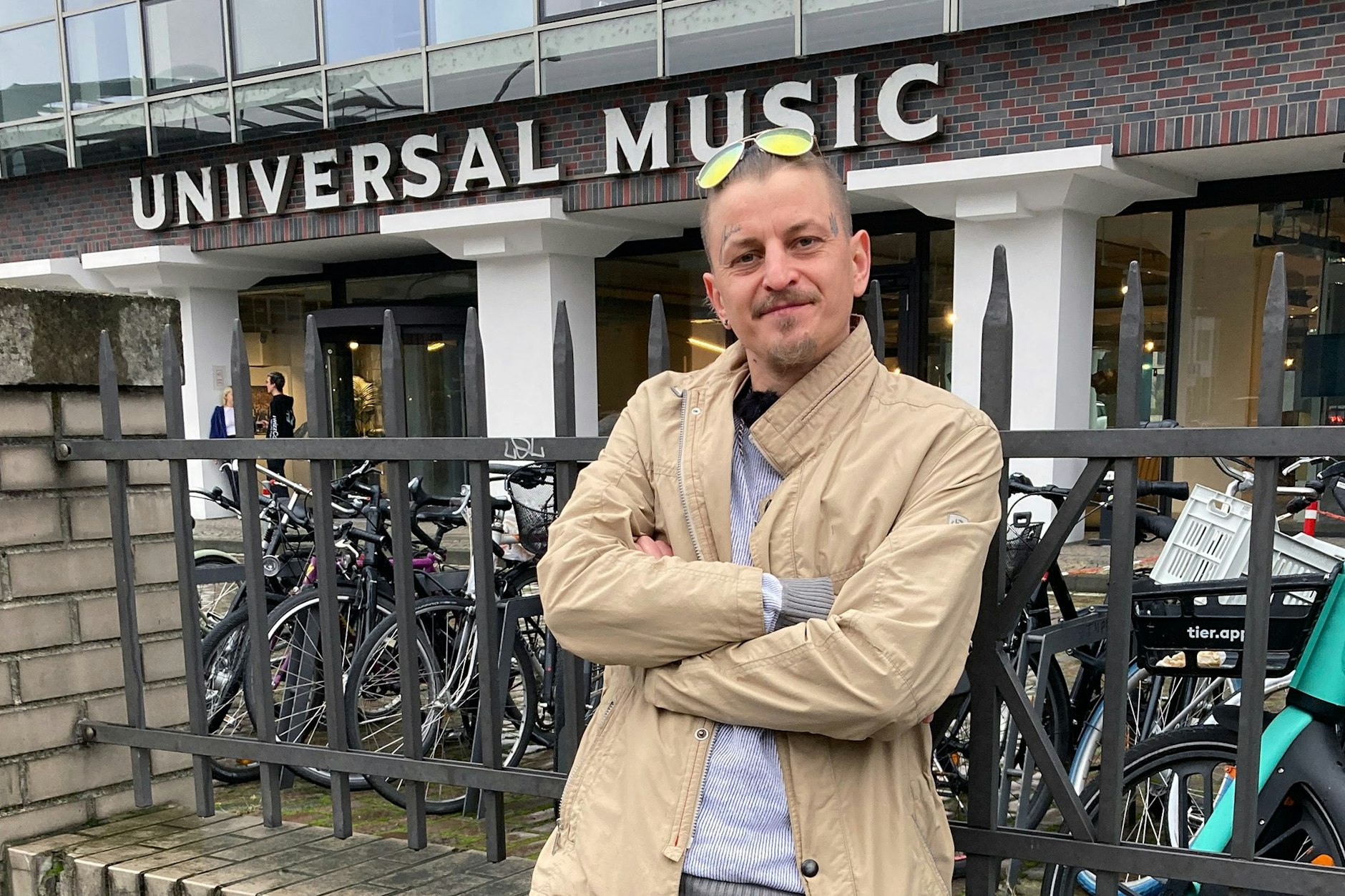 Archii träumt von einer Karriere im Musik-Business - doch bis das klappt, muss das Bürgergeld ihn und seine Familie ernähren.