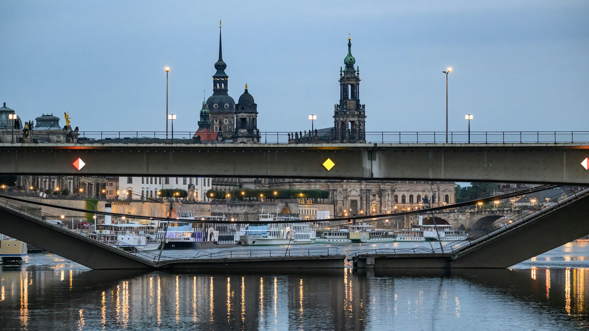 Ein Teil der Carolabrücke ist einfach weg. 