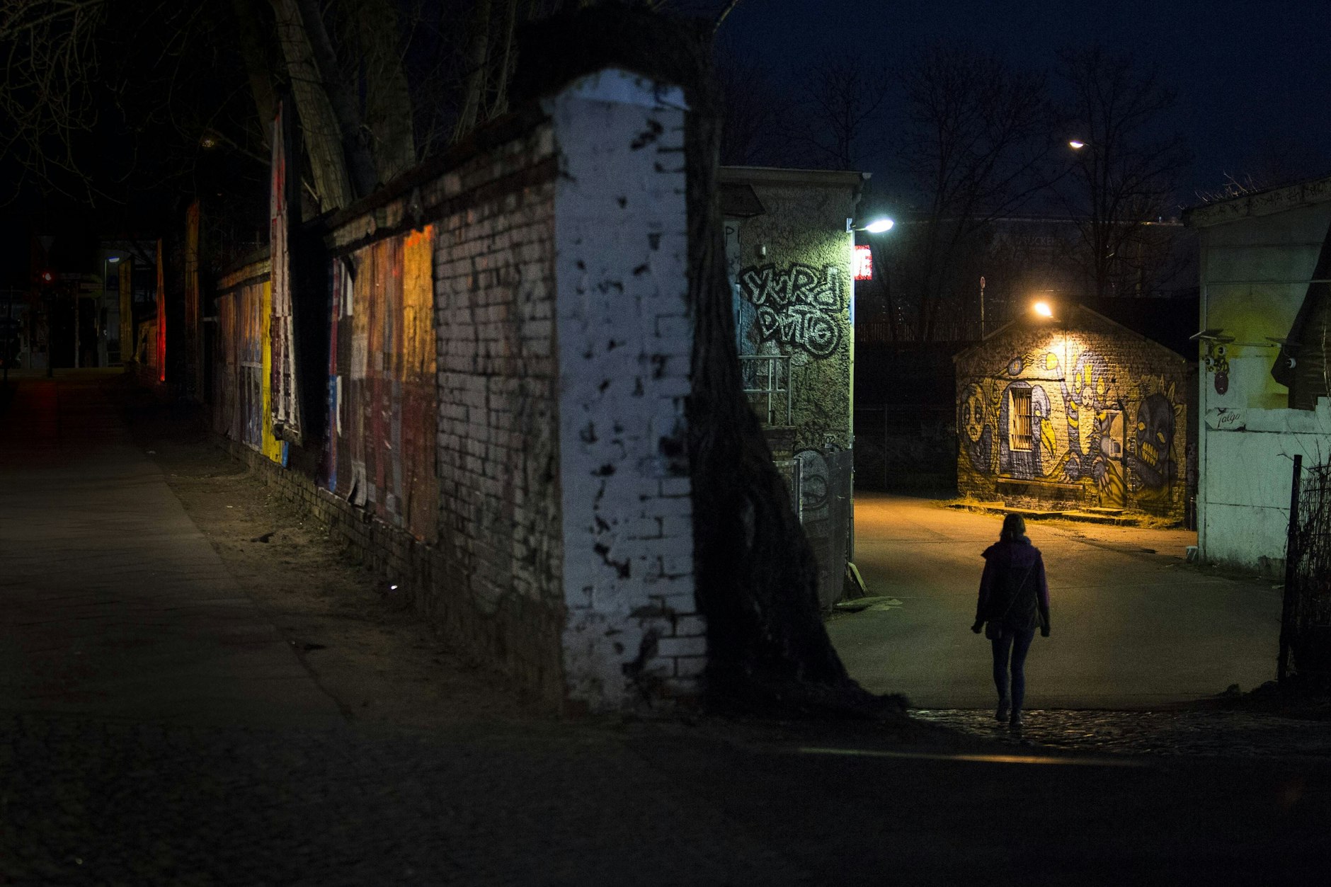 Nachts in der Dunkelheit fürchten sich viele Frauen.