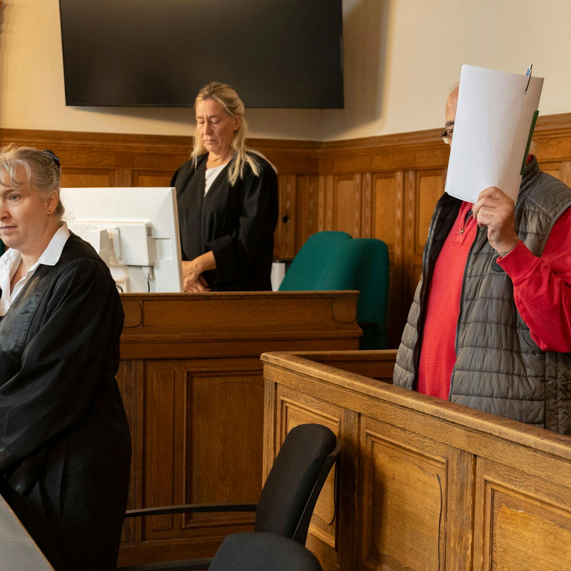 Geldgeiler Liebesschwindler zockt vier alte Damen ab