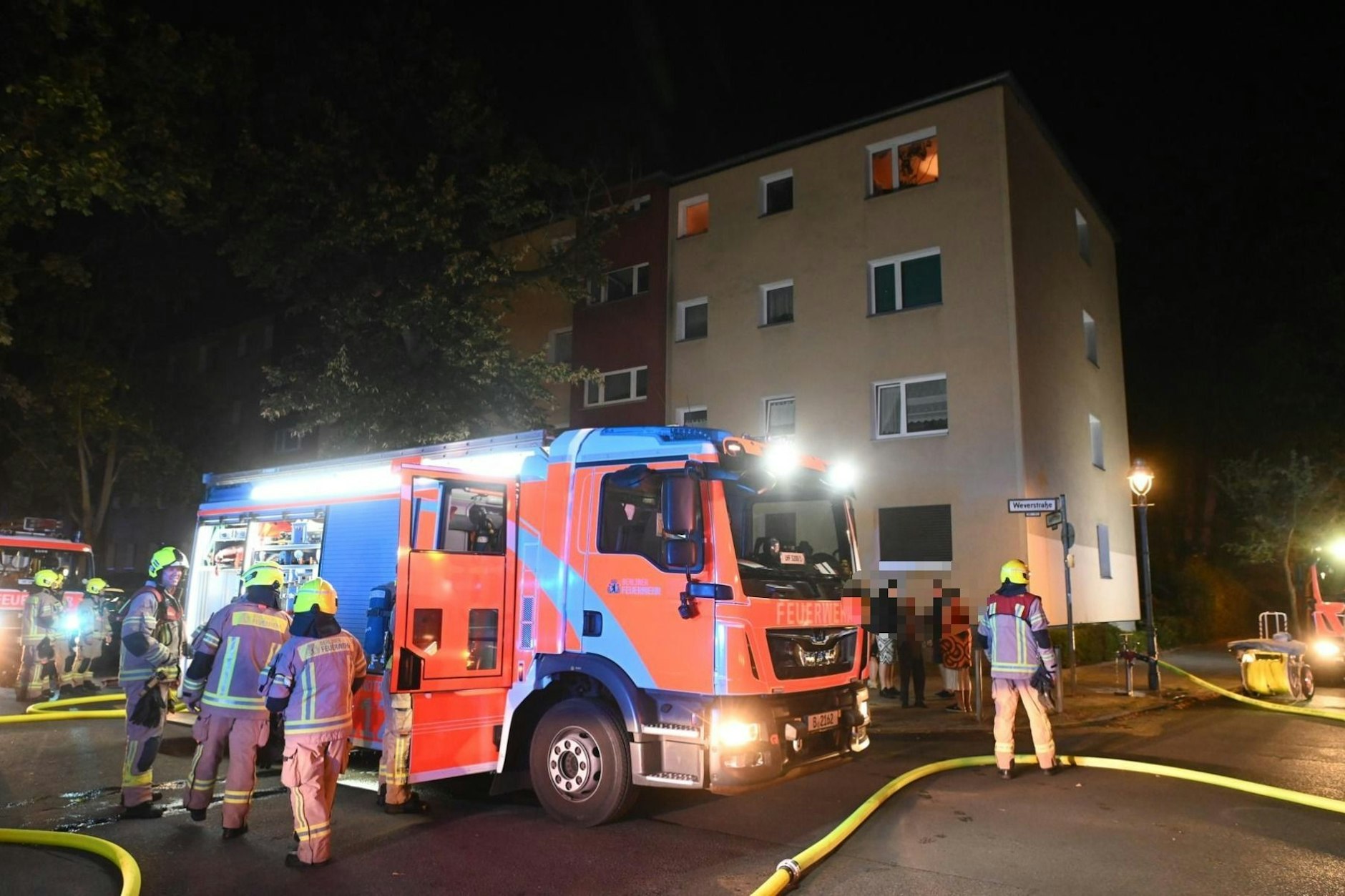 Die Feuerwehr in der Weverstraße im Einsatz