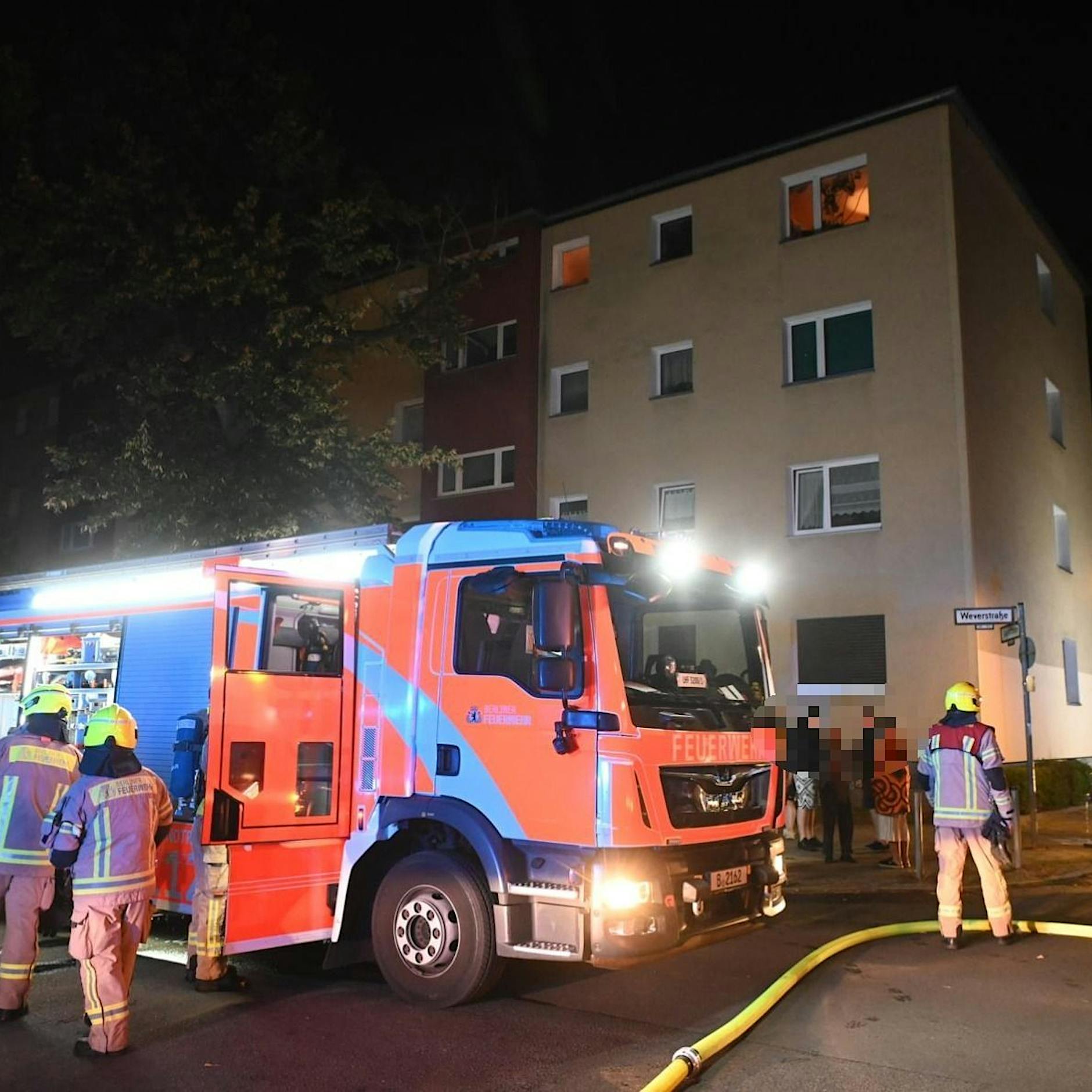Brand in Berlin-Spandau: Mieter bei Sprung aus Fenster schwer verletzt