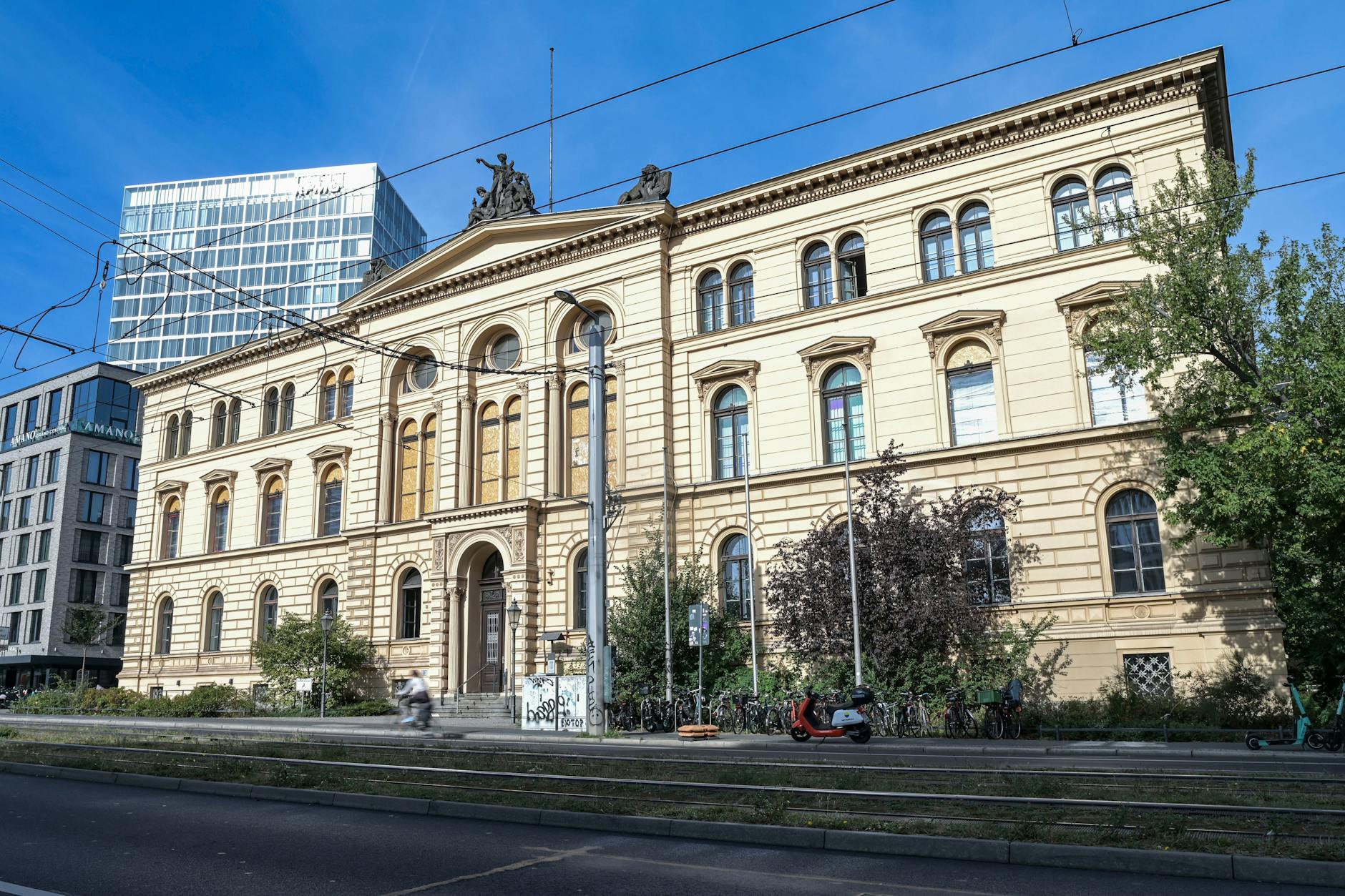 Berliner Sozialgericht: Ein Heilbehandler muss über 110.000 Euro erschlichene Honorare zurückzahlen.